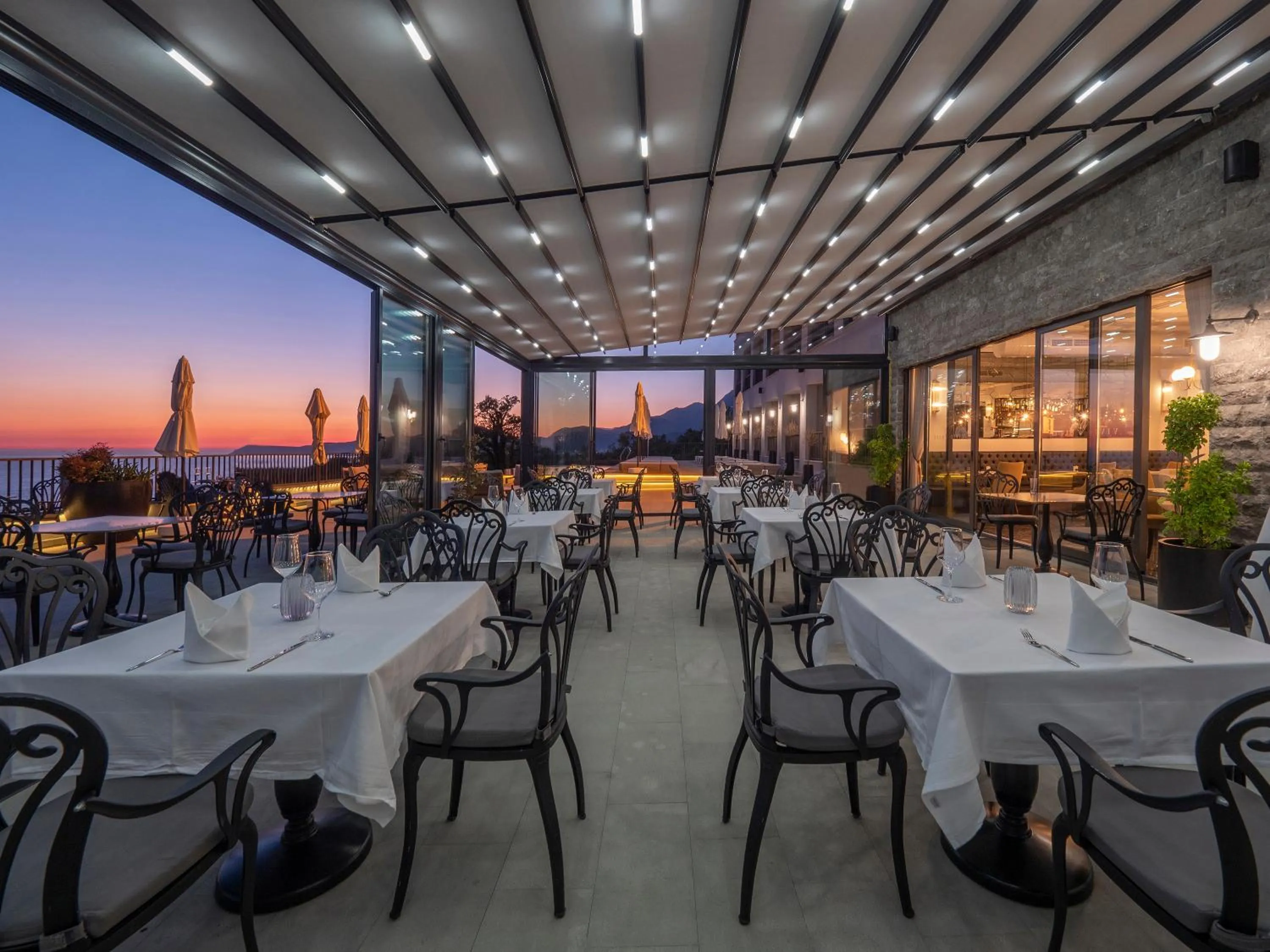 Restaurant/places to eat in Vivid Blue Serenity Resort