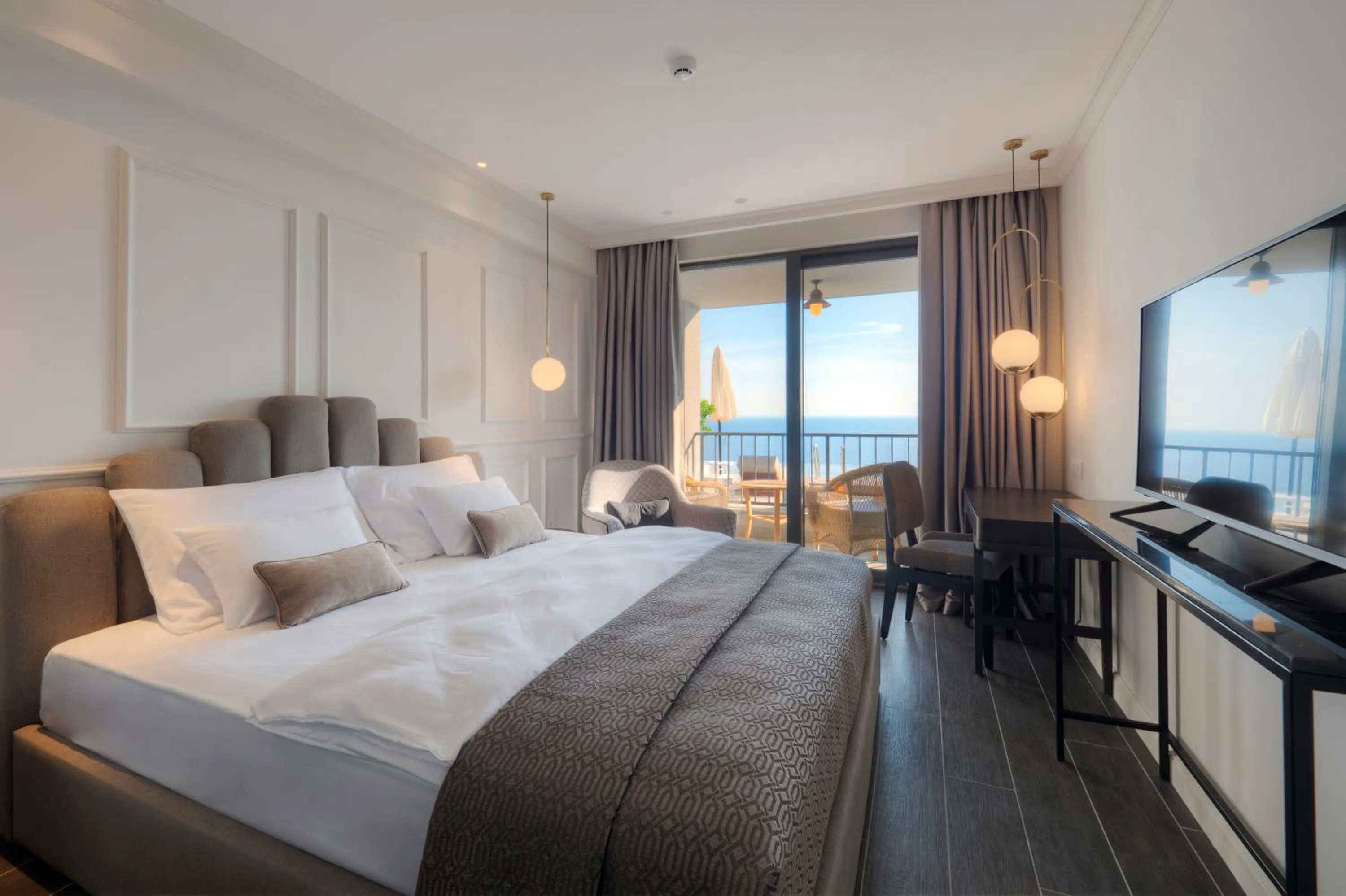 Bedroom, Bed in Vivid Blue Serenity Resort