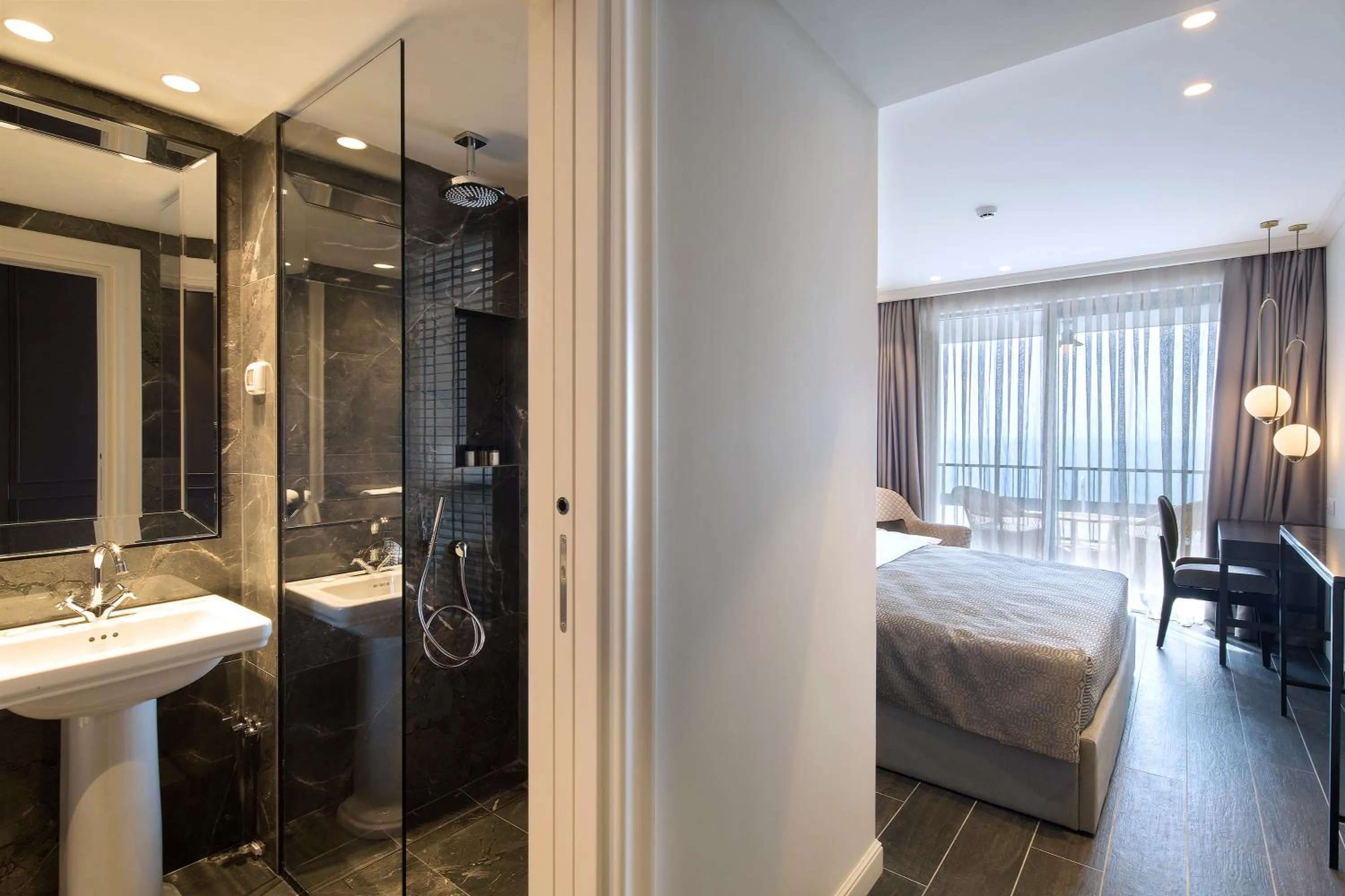 Shower, Bed in Vivid Blue Serenity Resort