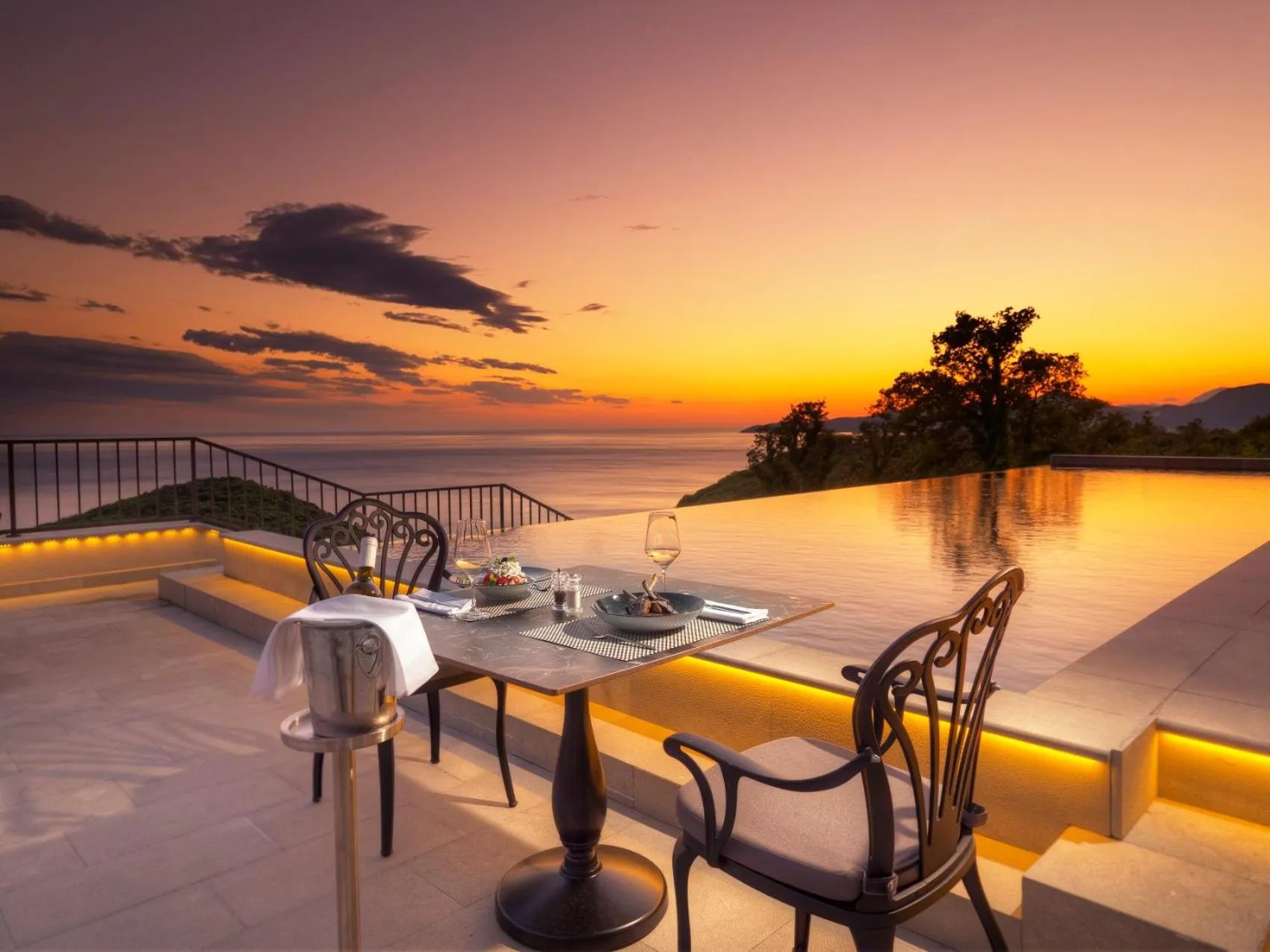 Restaurant/places to eat in Vivid Blue Serenity Resort