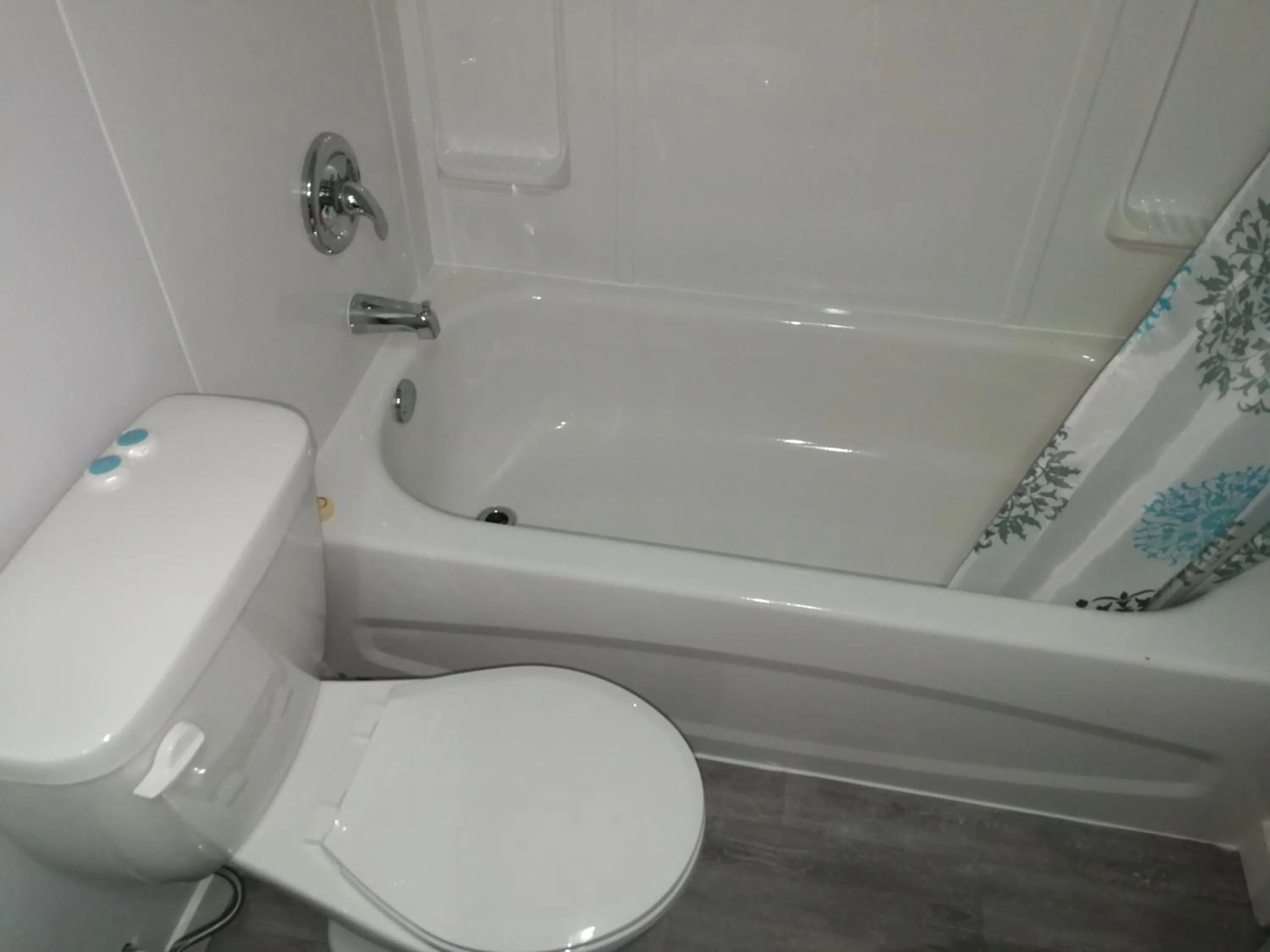 Bathroom in Sundowner Motel