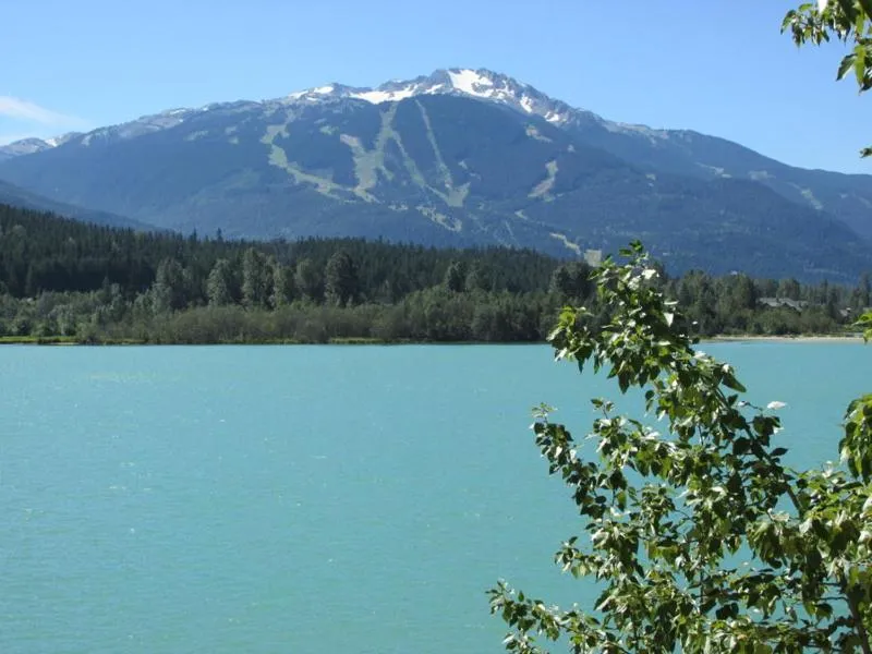 Lake view in Sundowner Motel