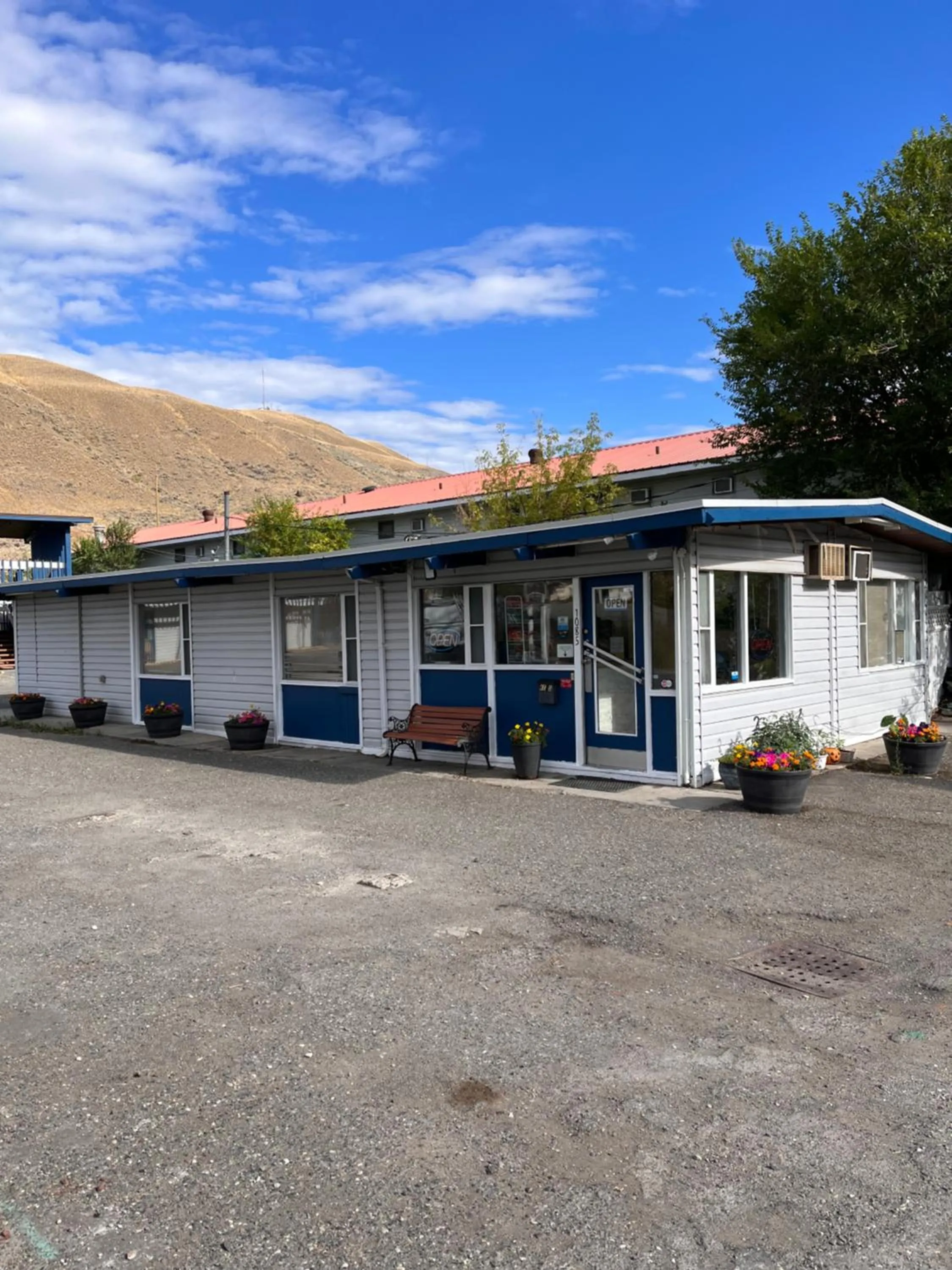 Day in Sundowner Motel