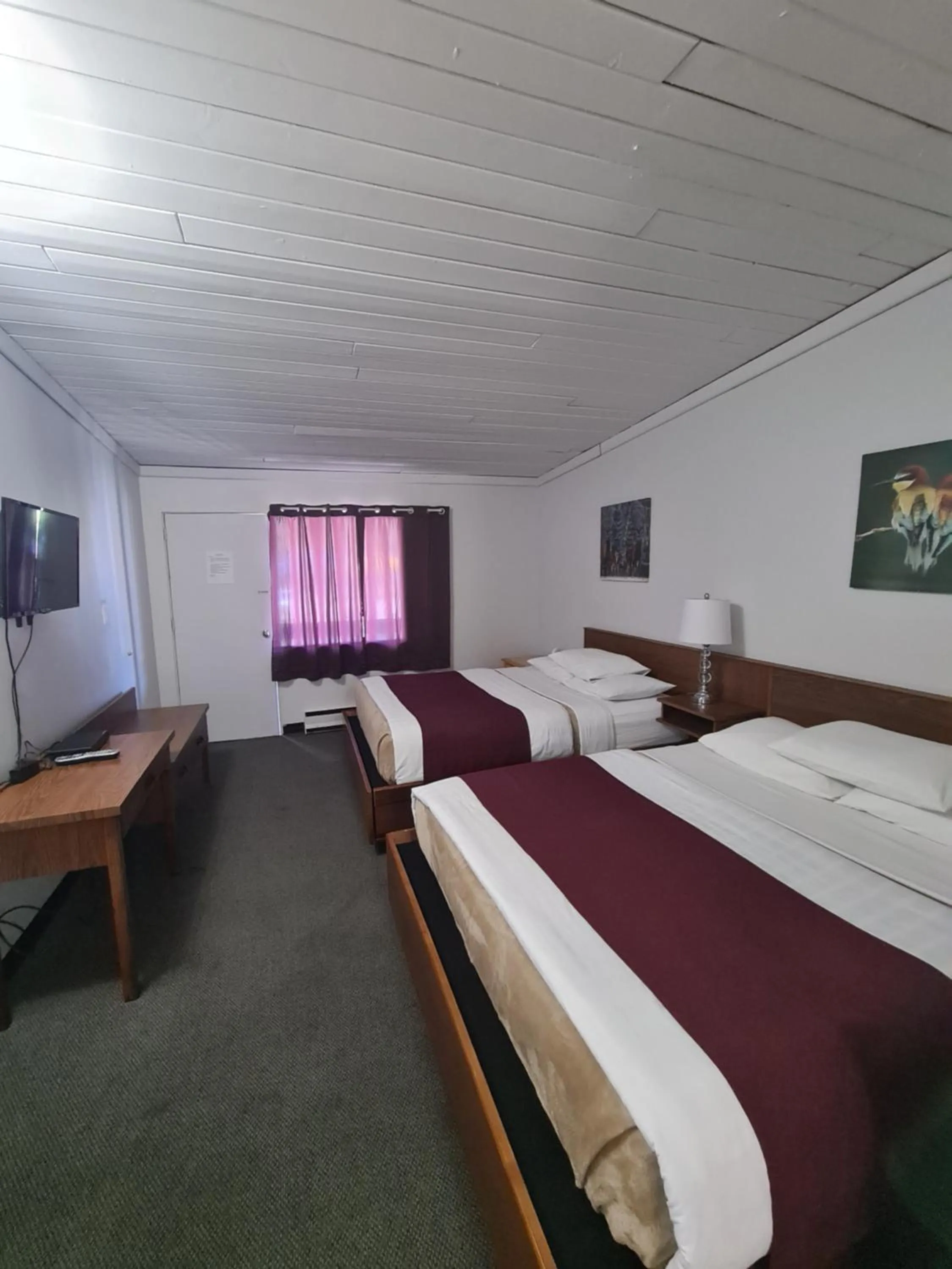 Bedroom, Bed in Sundowner Motel