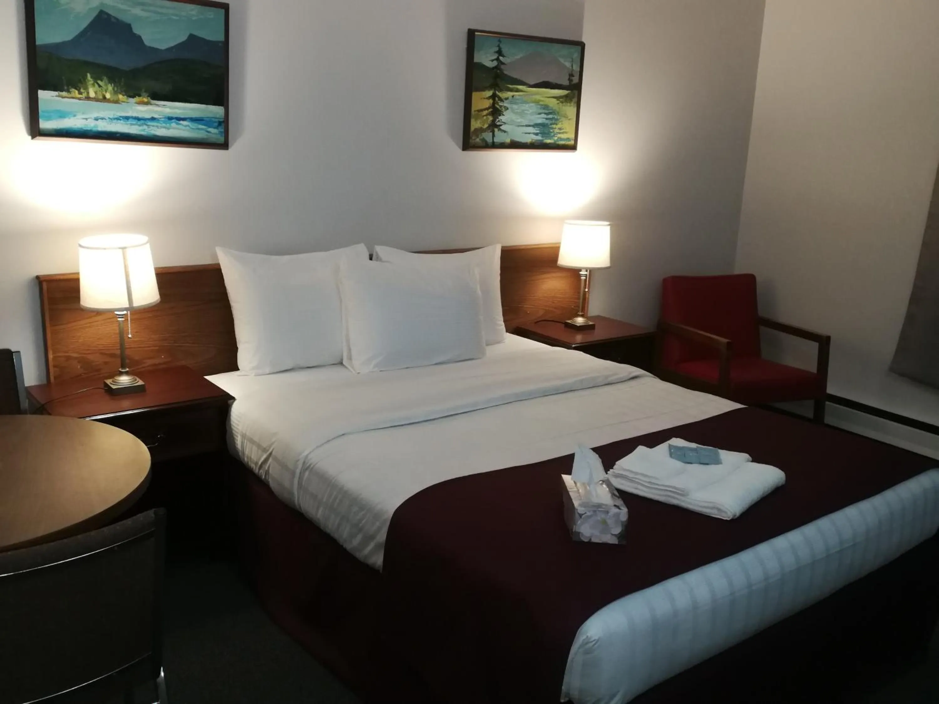 Bed in Sundowner Motel