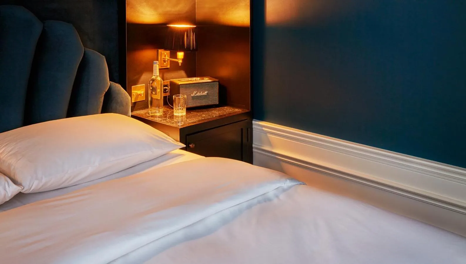 Photo of the whole room, Bed in Provocateur Berlin, part of Sircle Collection