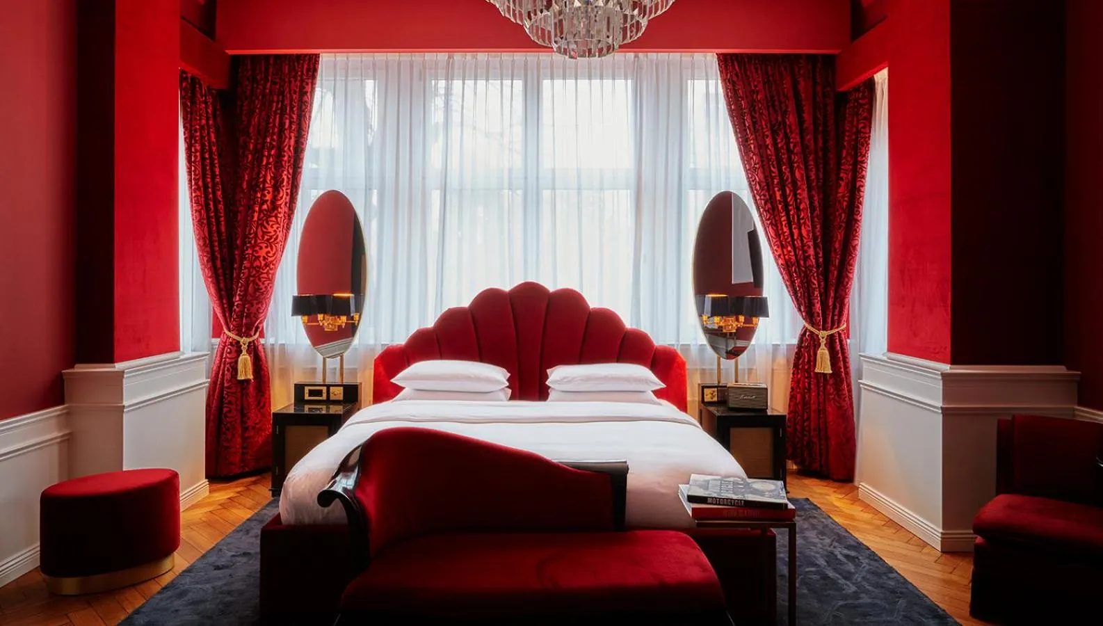 Photo of the whole room, Bed in Provocateur Berlin, part of Sircle Collection
