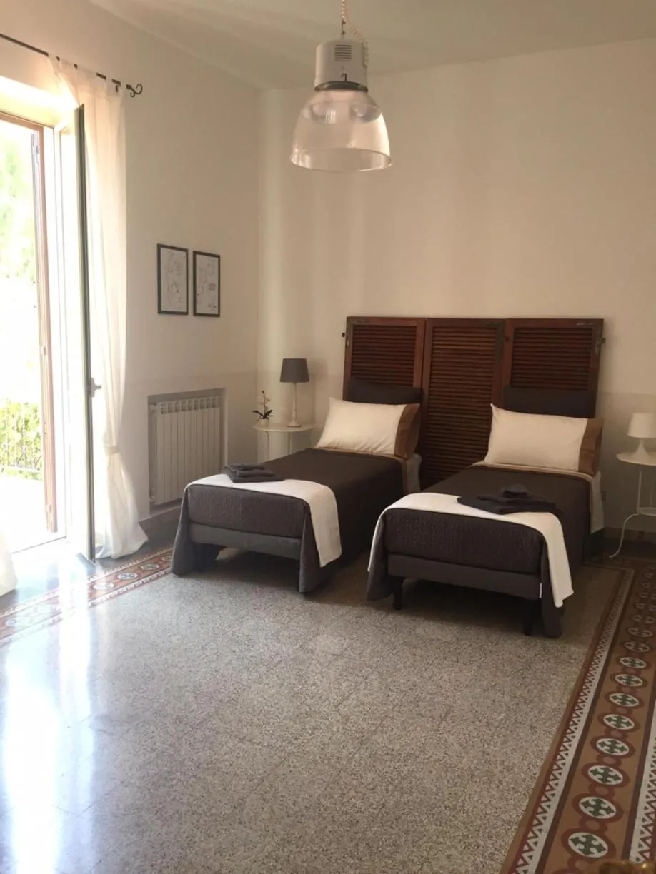 Photo of the whole room, Bed in Villa la Rina