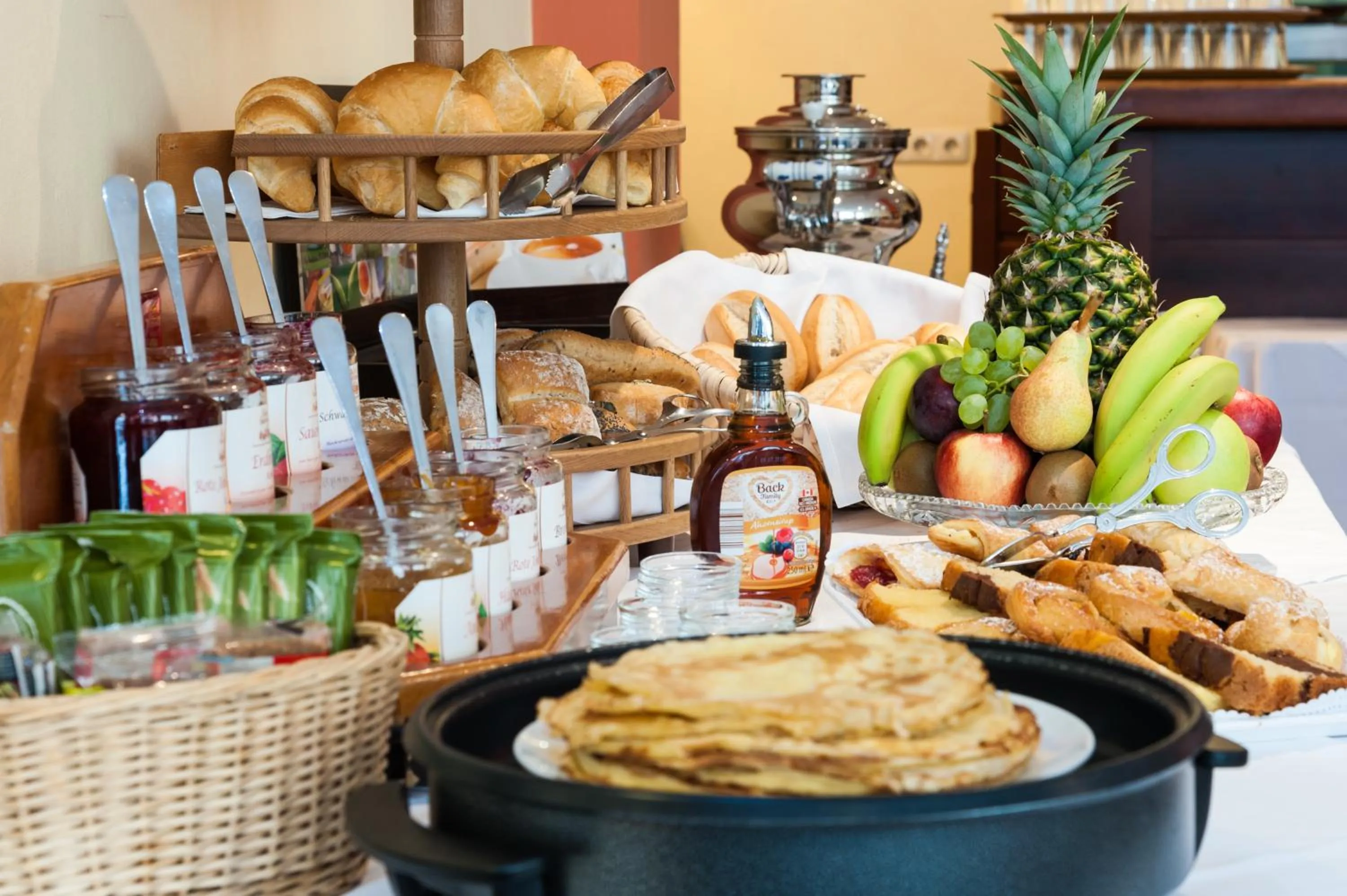 Buffet breakfast in Hotel Antares München