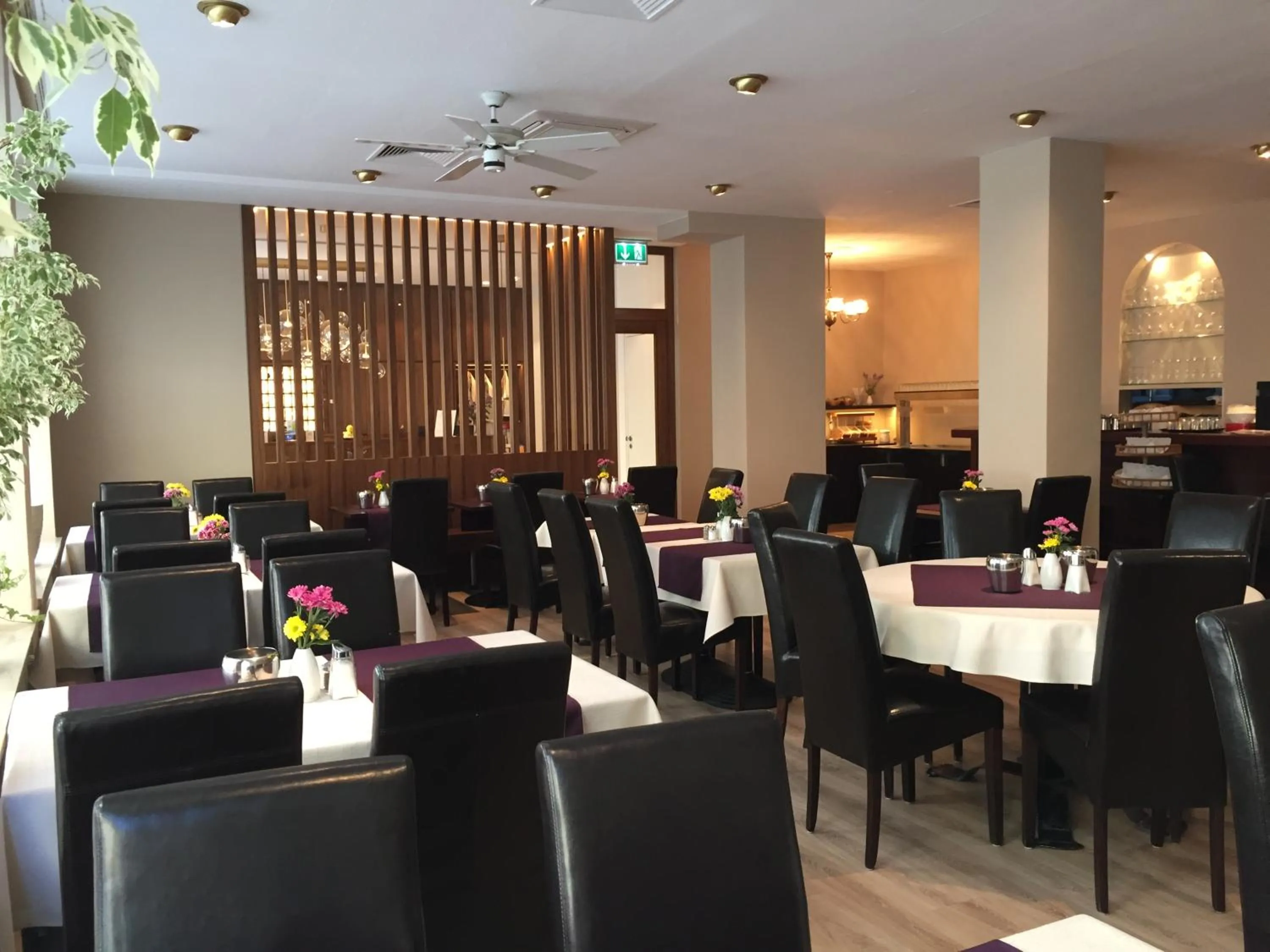 Restaurant/places to eat in Hotel Antares München