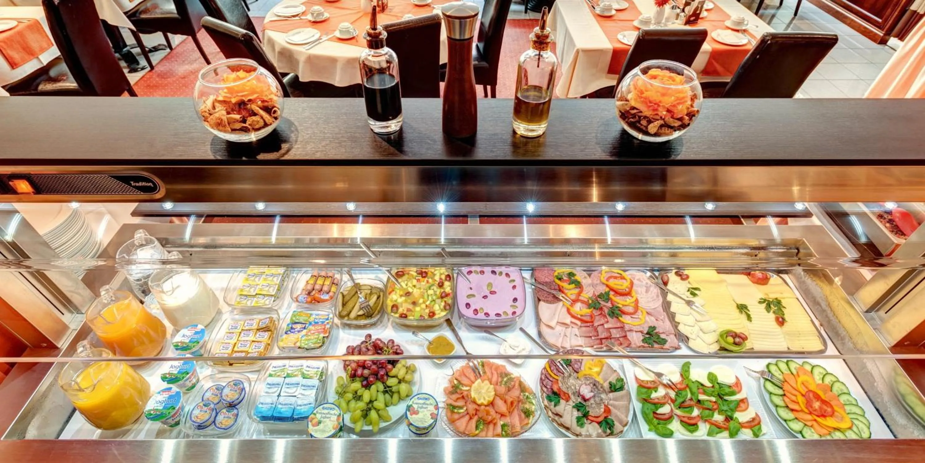 Buffet breakfast in Hotel Antares München