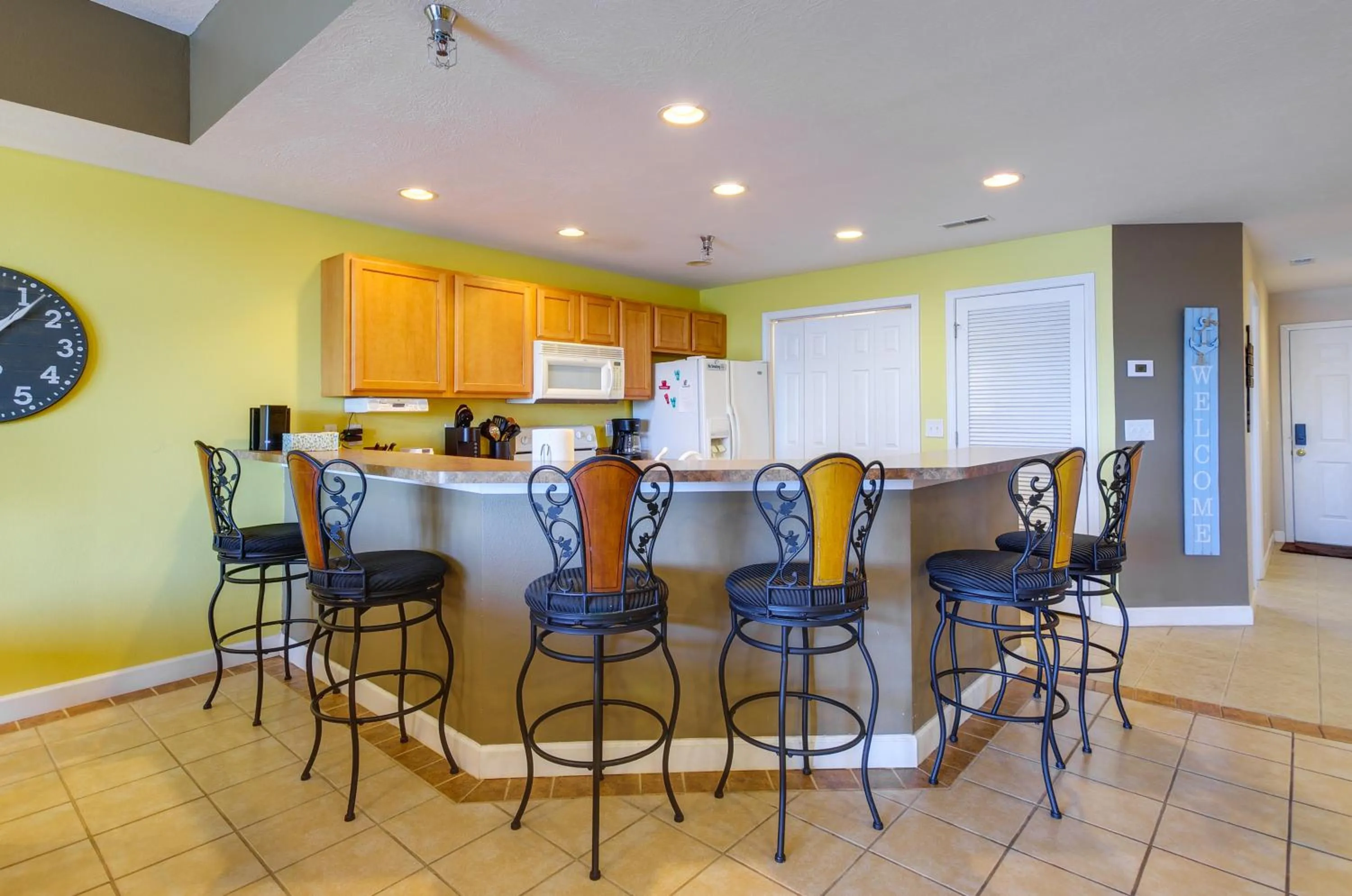 Lakefront Osage Beach Condo Balcony and Pool Access