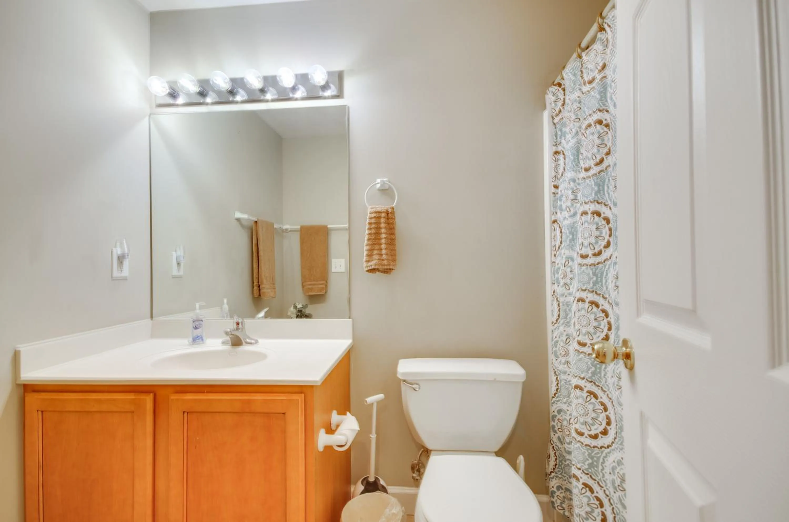 Lakefront Osage Beach Condo Balcony and Pool Access