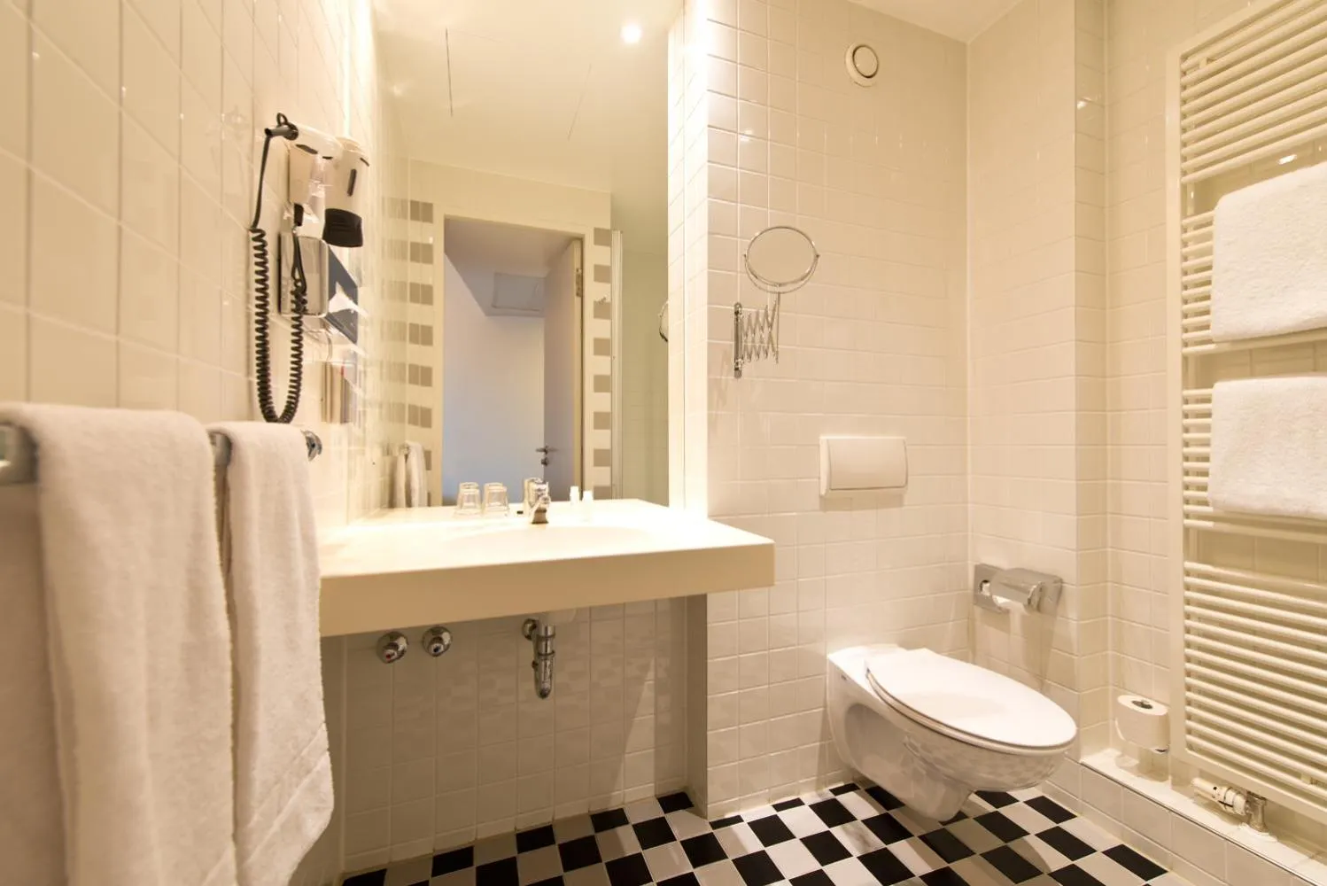 Shower in Hotel am Borsigturm