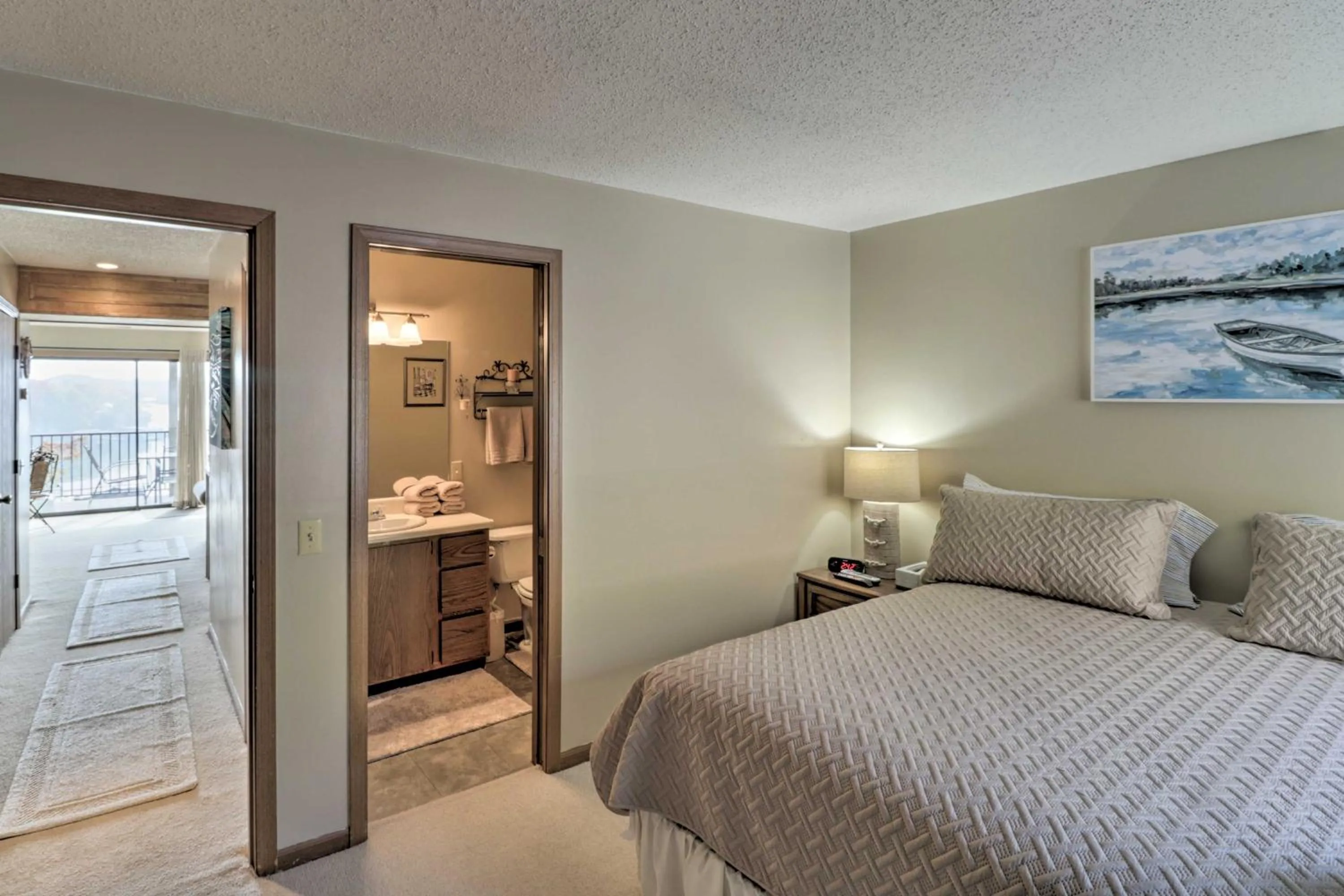 Bed in Lake Ozark Condo with Pool and Fishing Docks!