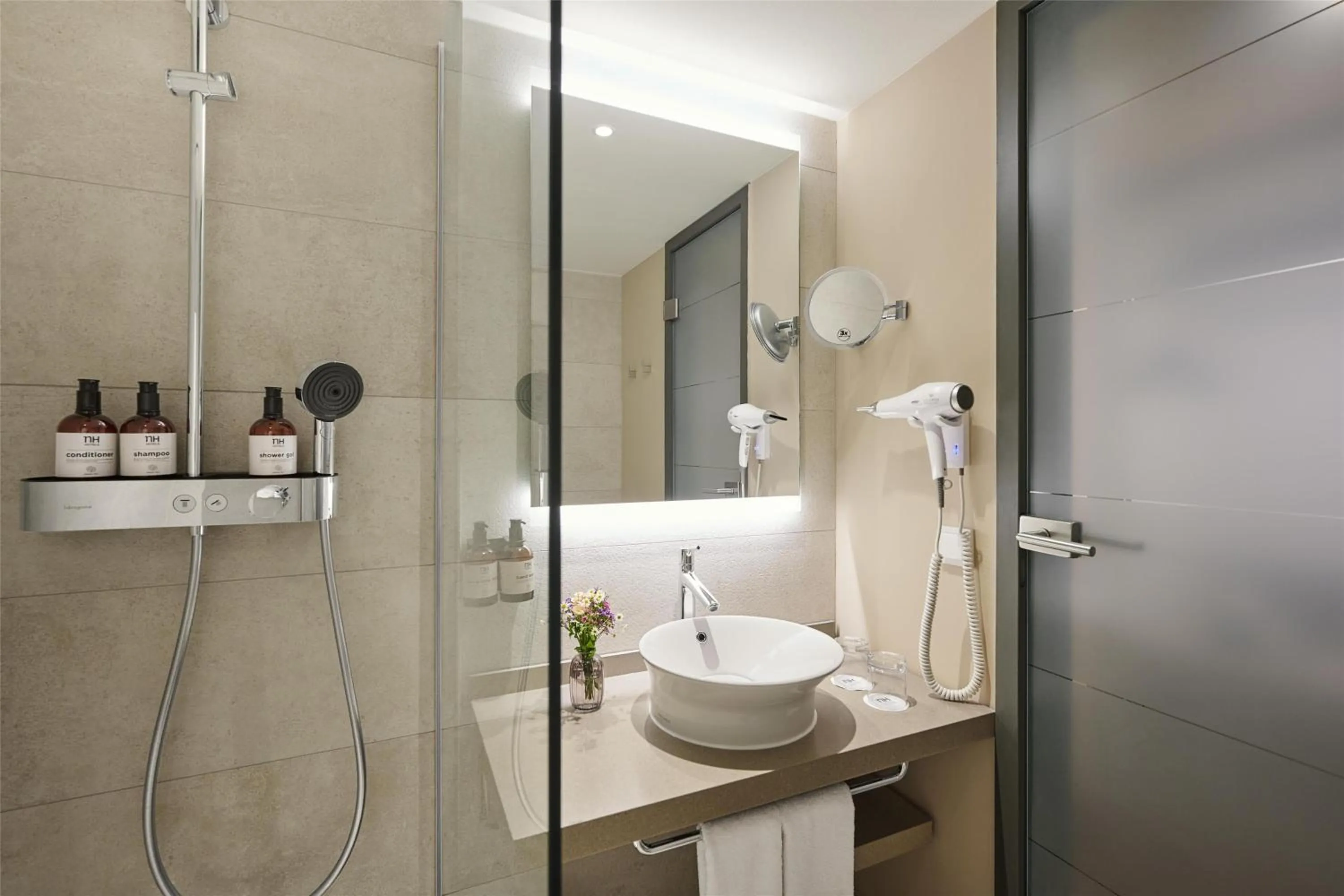 Bathroom in NH Berlin Kurfürstendamm