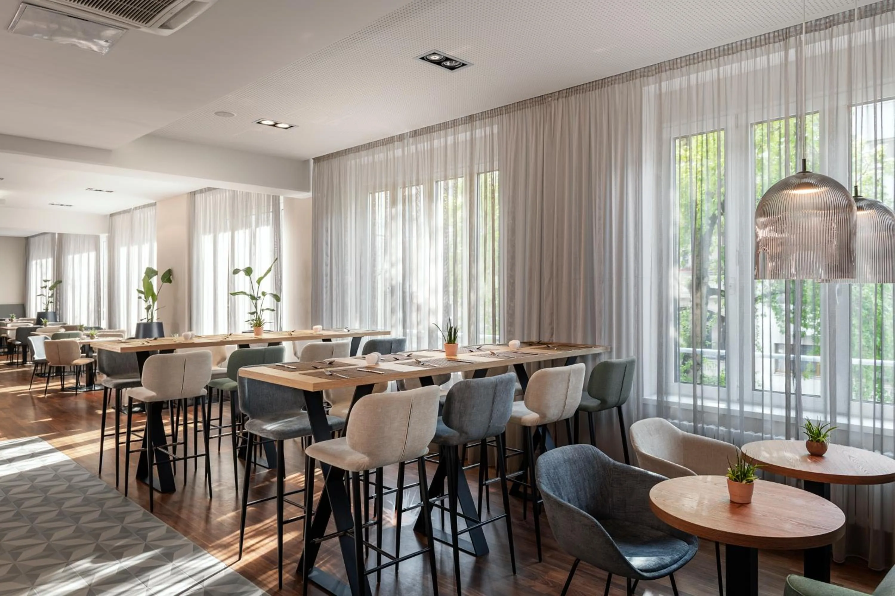 Restaurant/places to eat in NH Berlin Kurfürstendamm