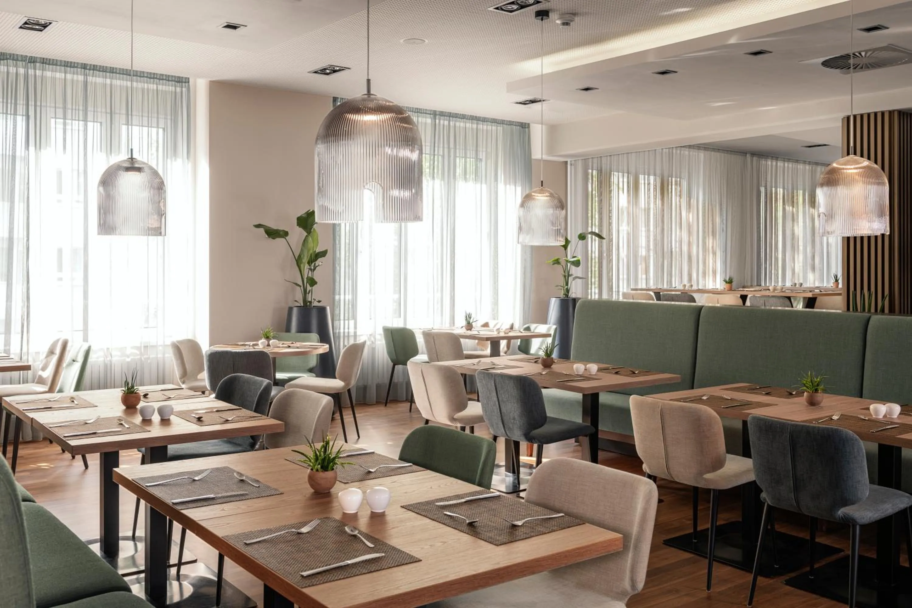 Restaurant/places to eat in NH Berlin Kurfürstendamm