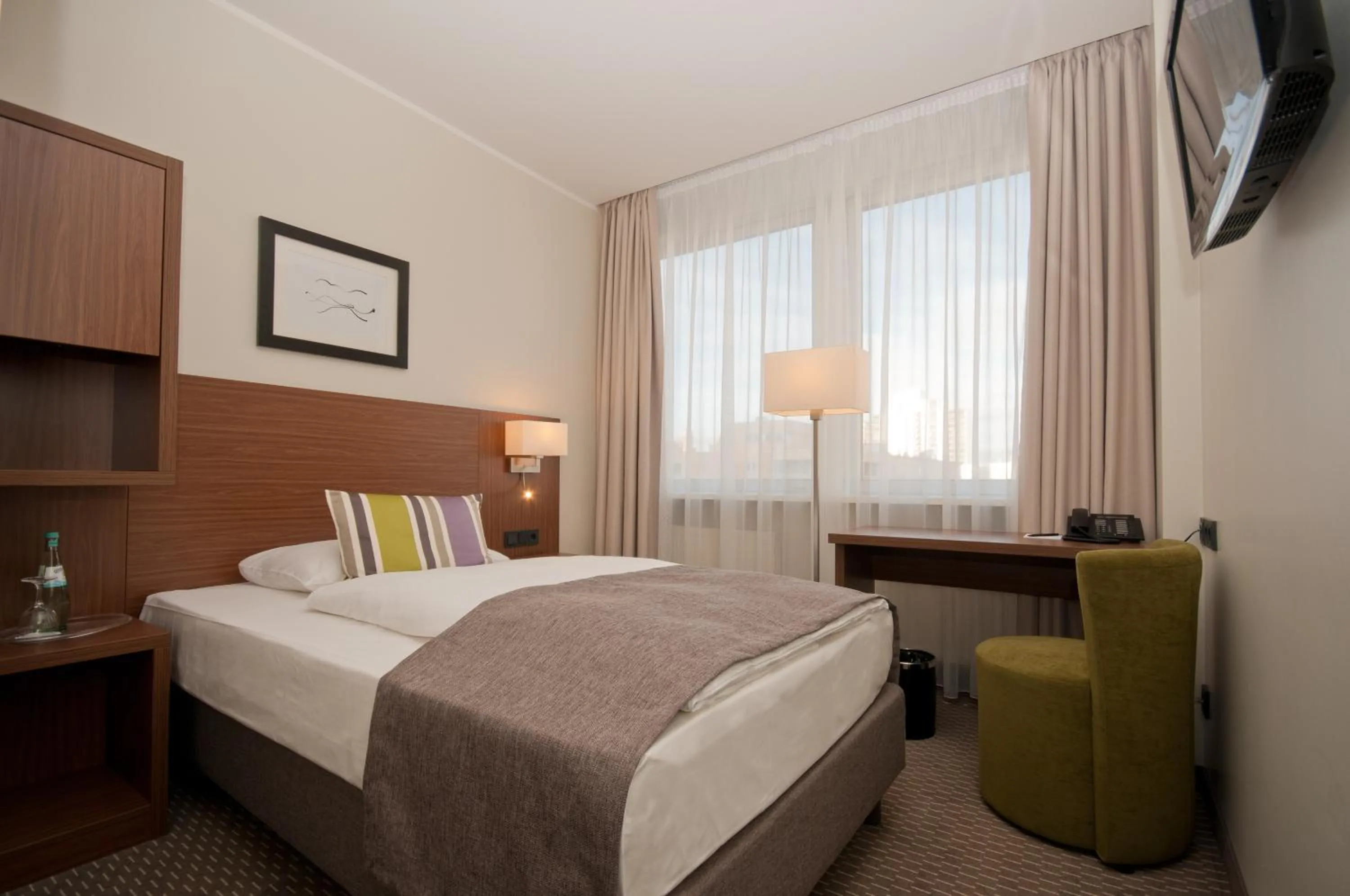 Photo of the whole room, Bed in Sylter Hof Berlin