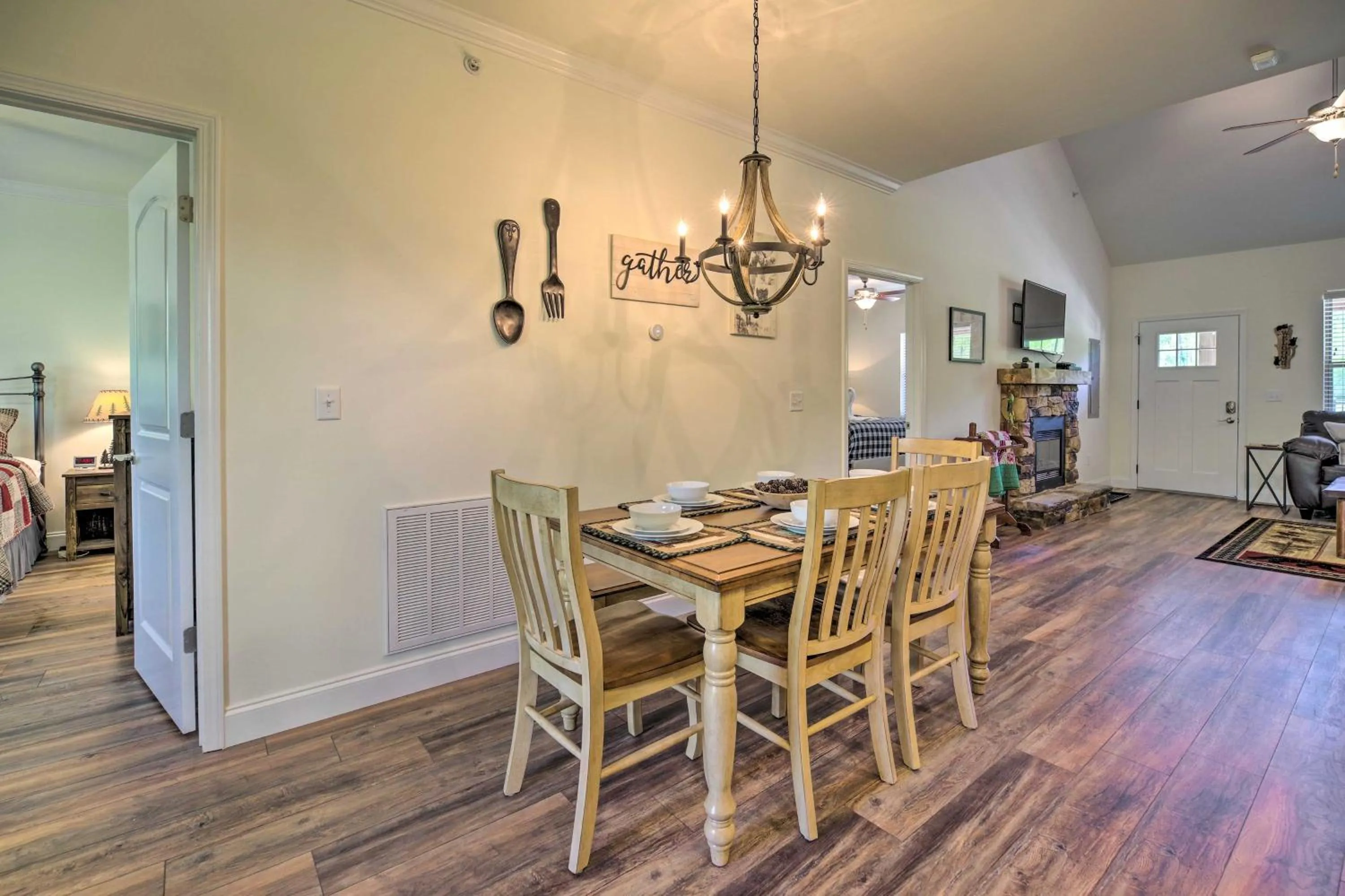 Townsend Condo with Pool, Great Smoky Mountain Views