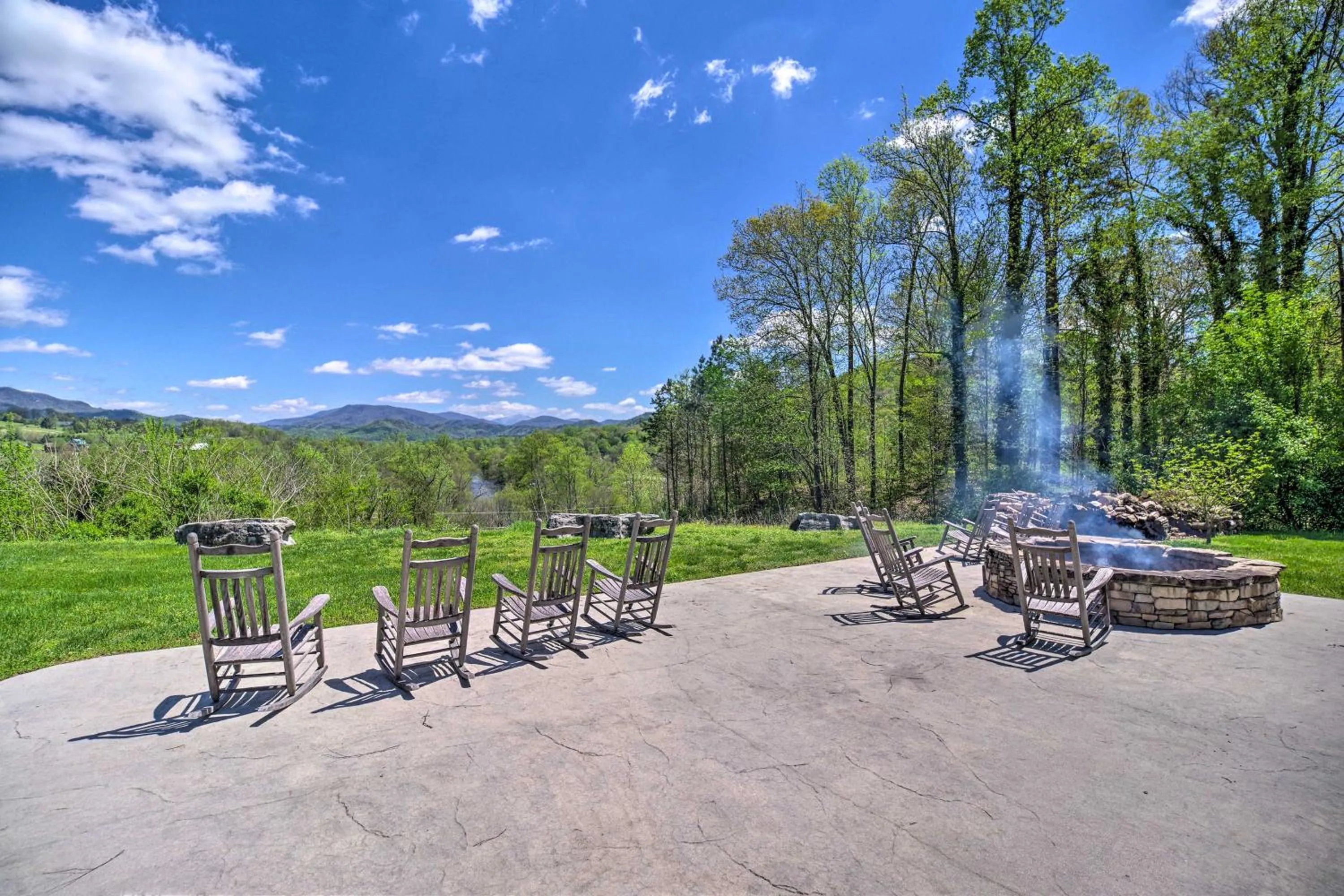 Townsend Condo with Pool, Great Smoky Mountain Views