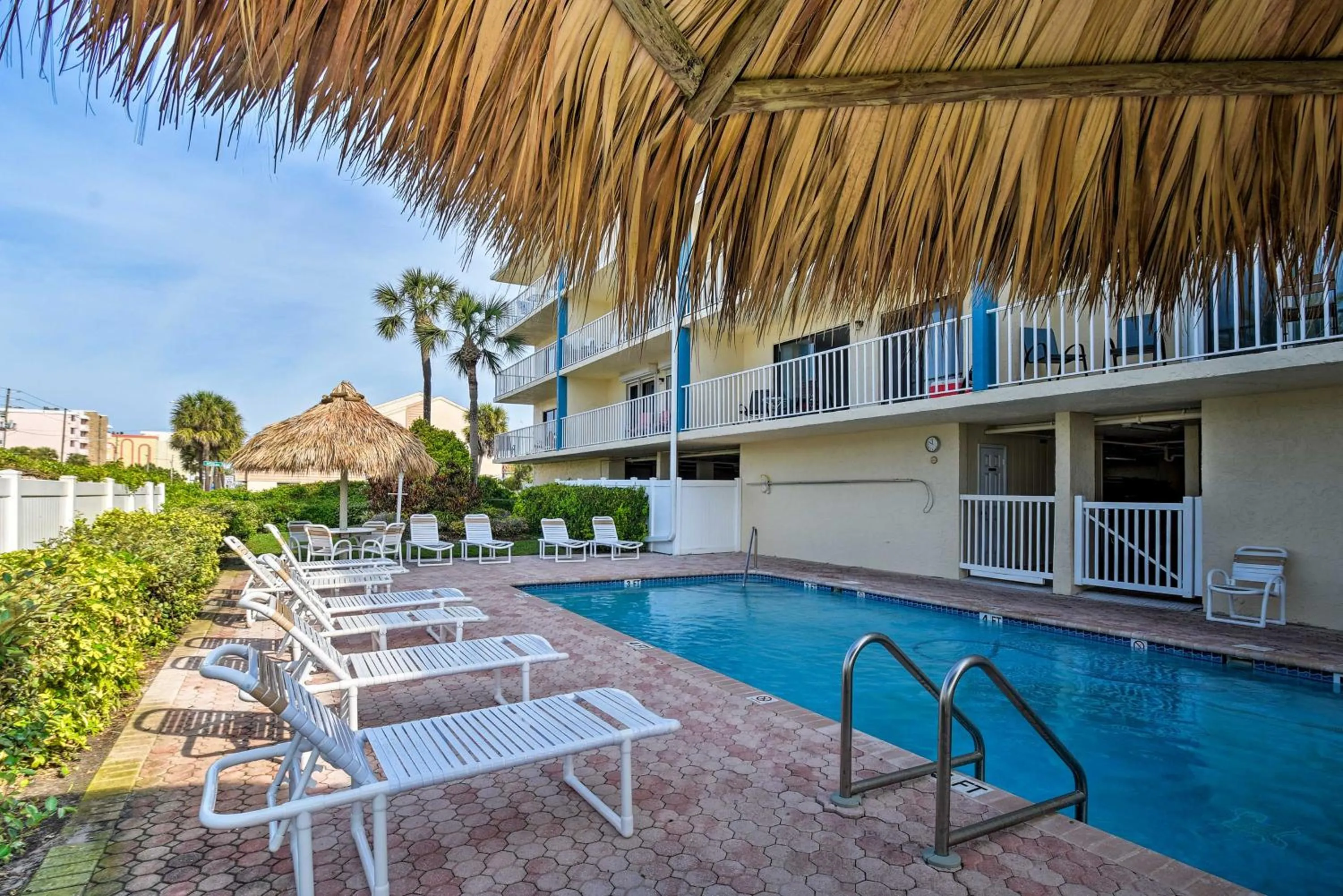 Walk to Madeira Beach Coastal Condo with Balcony