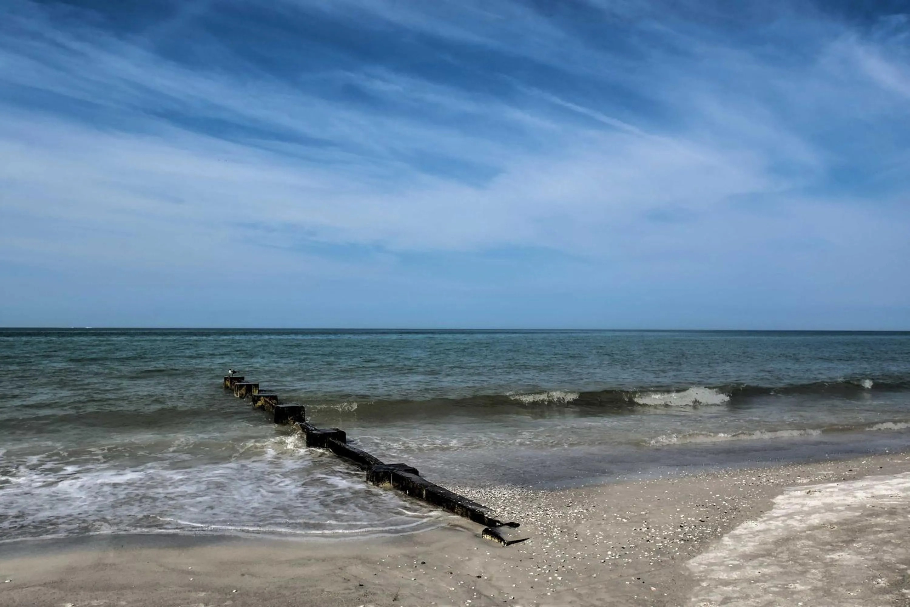 Walk to Madeira Beach Coastal Condo with Balcony