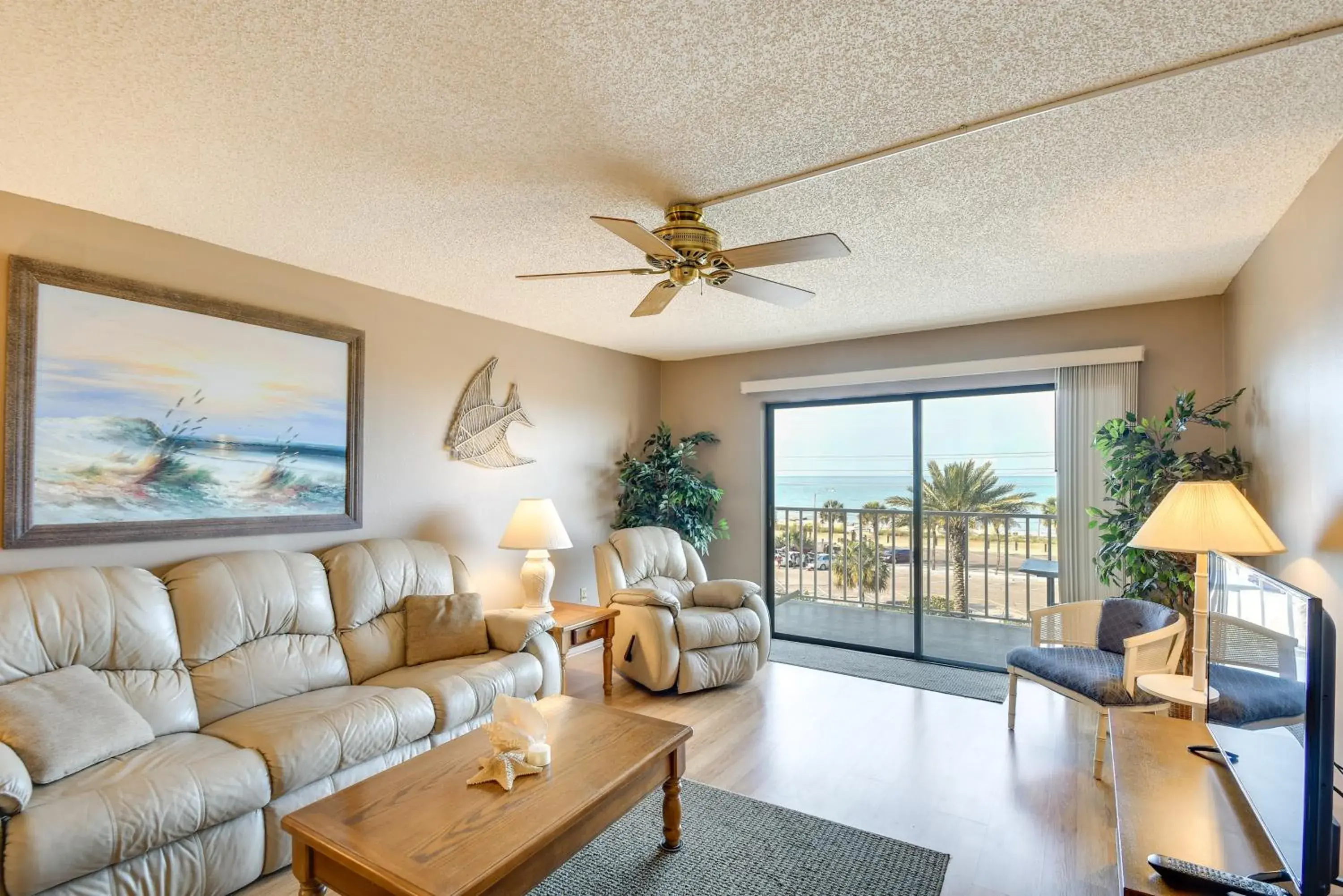 Walk to Madeira Beach Coastal Condo with Balcony Walk to Madeira Beach Coastal Condo with Balcony