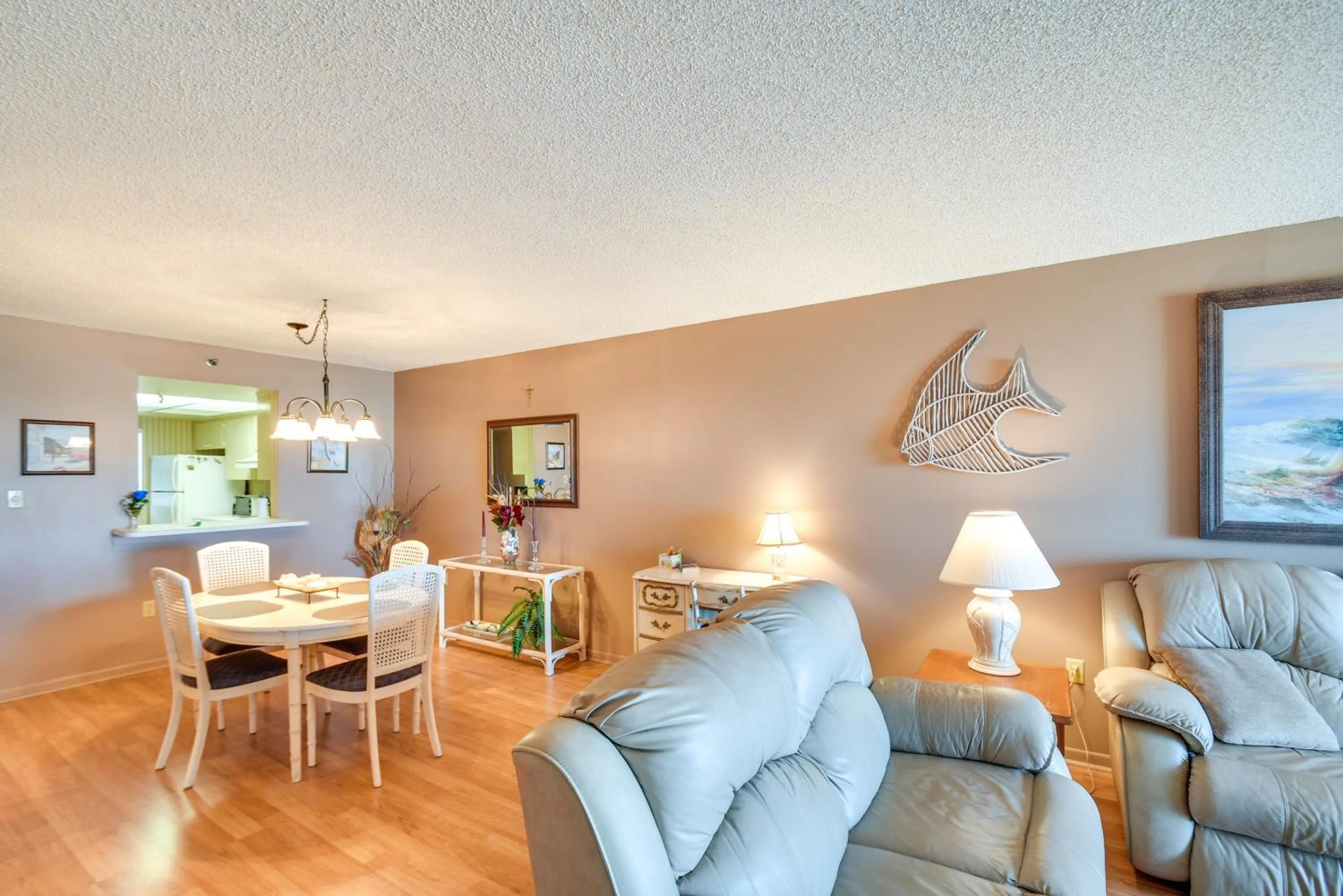 Walk to Madeira Beach Coastal Condo with Balcony