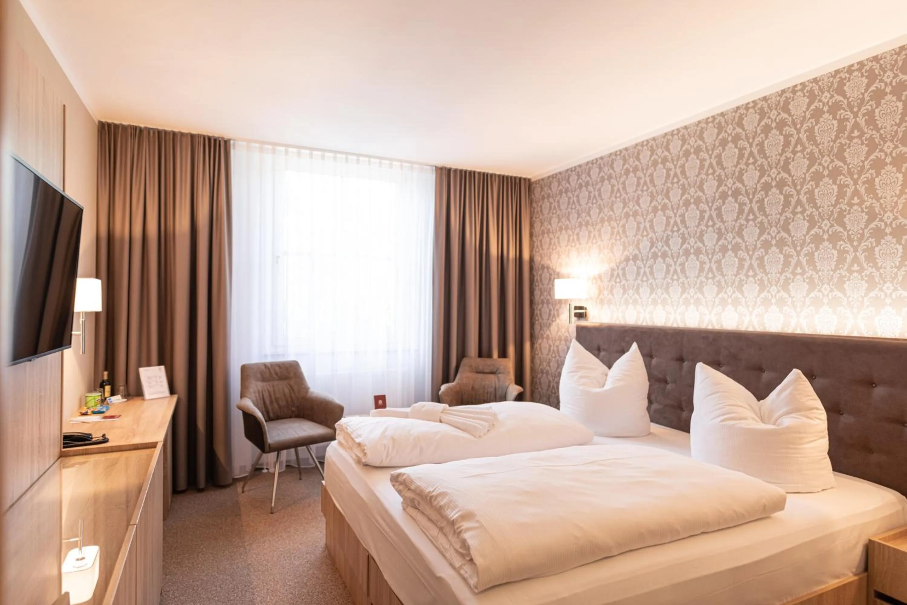 Photo of the whole room, Bed in Schloss Breitenfeld Hotel & Tagung