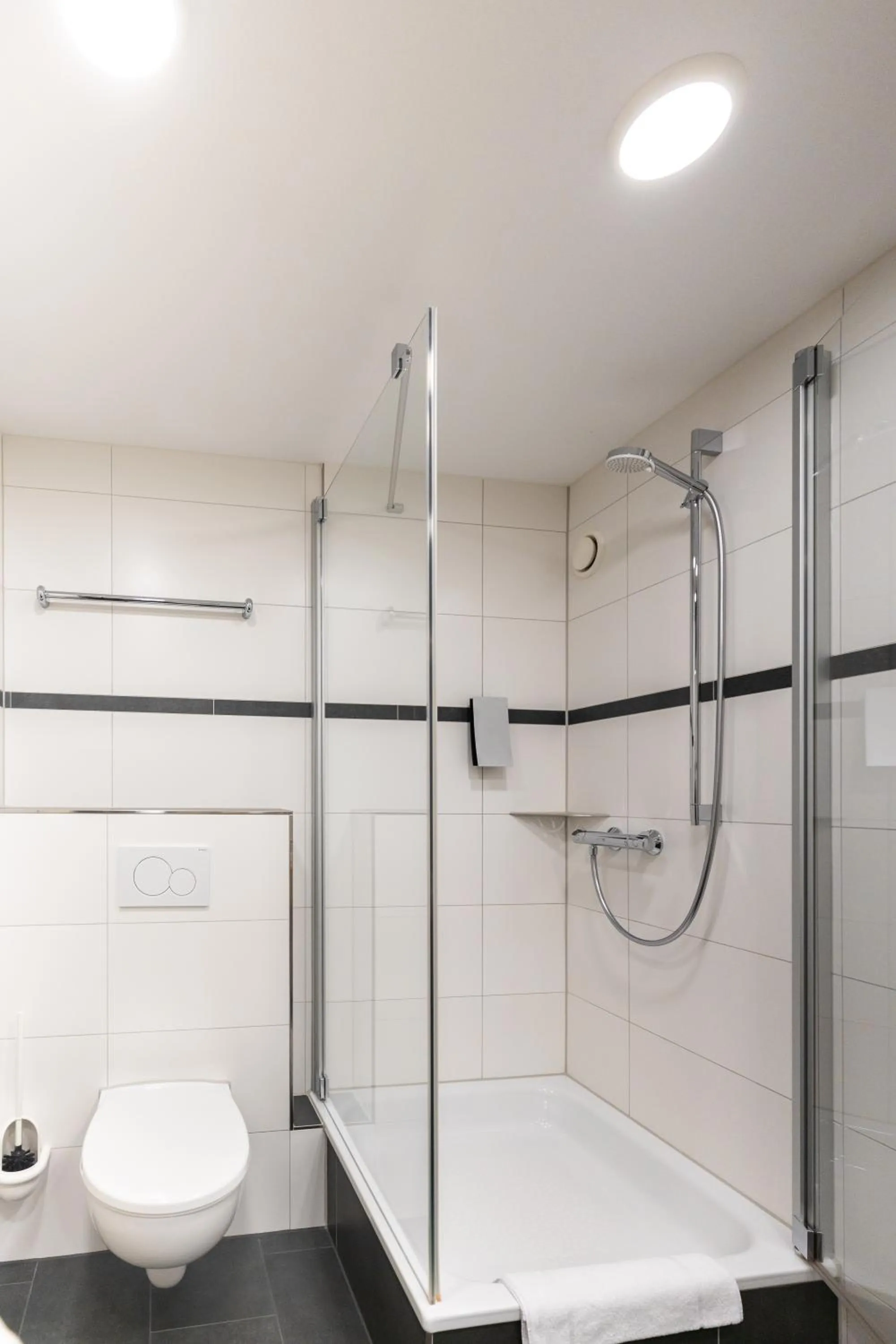 Shower in Globana Airport Hotel