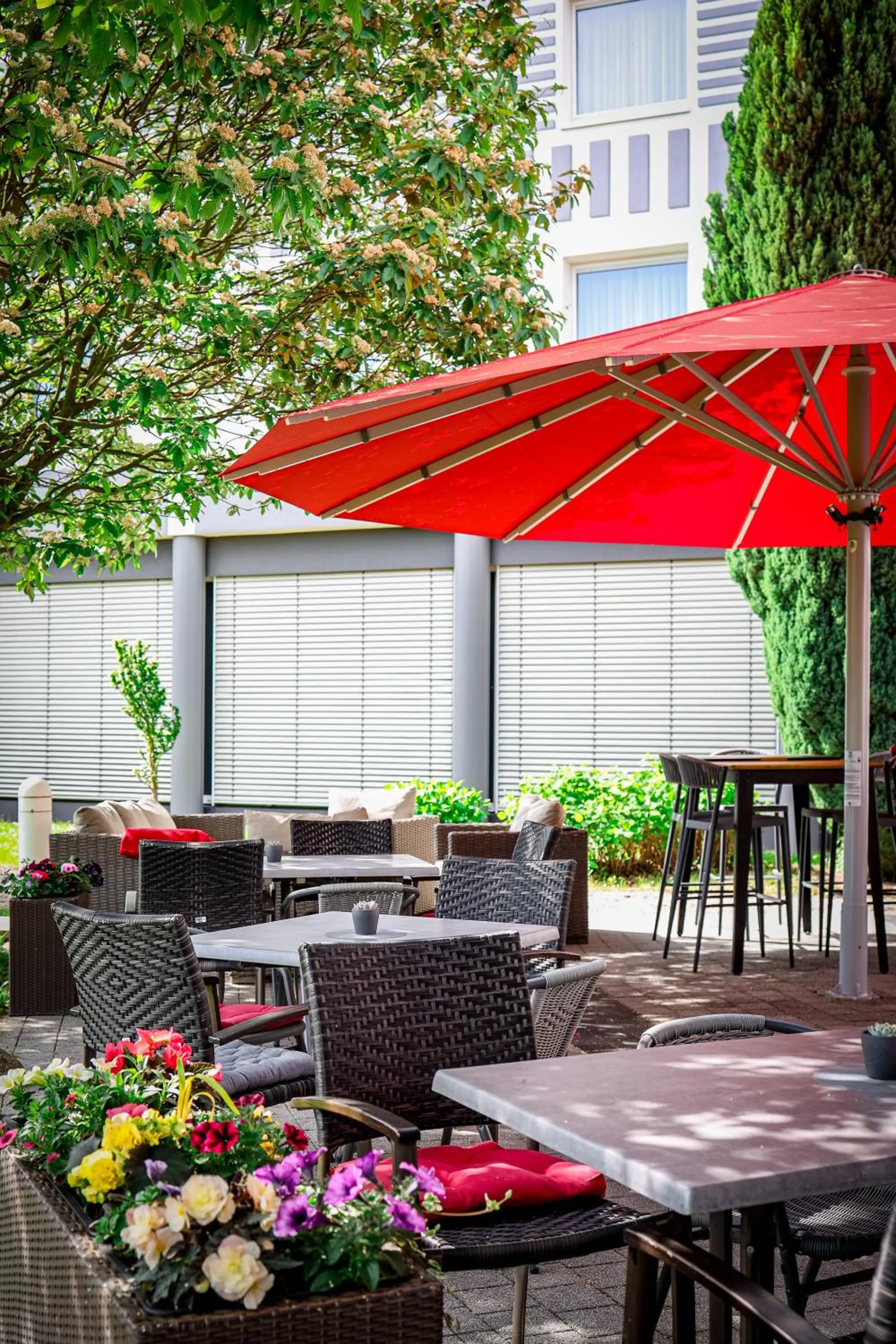 Restaurant/places to eat in Globana Airport Hotel