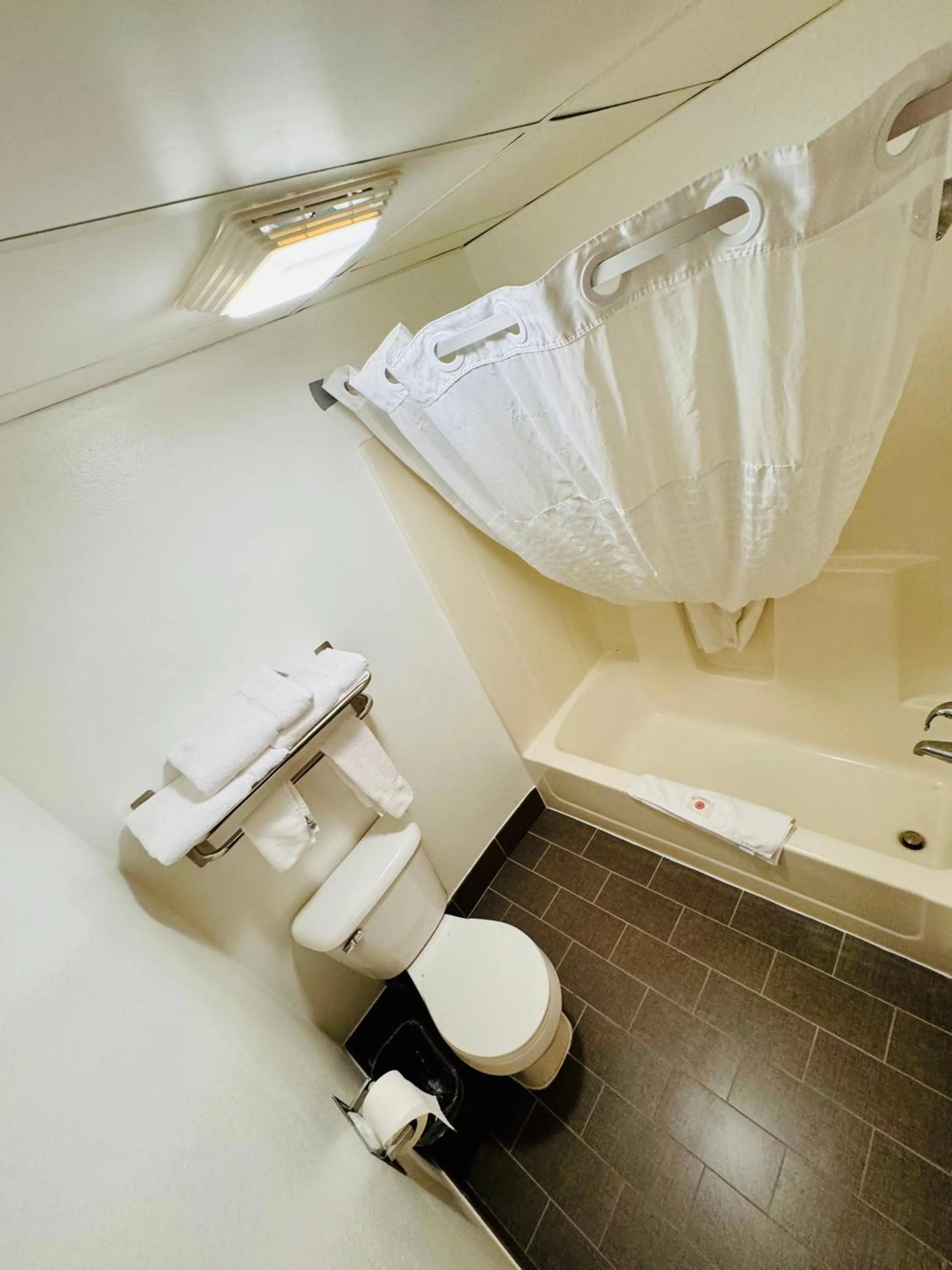 Toilet in Forest City Inn