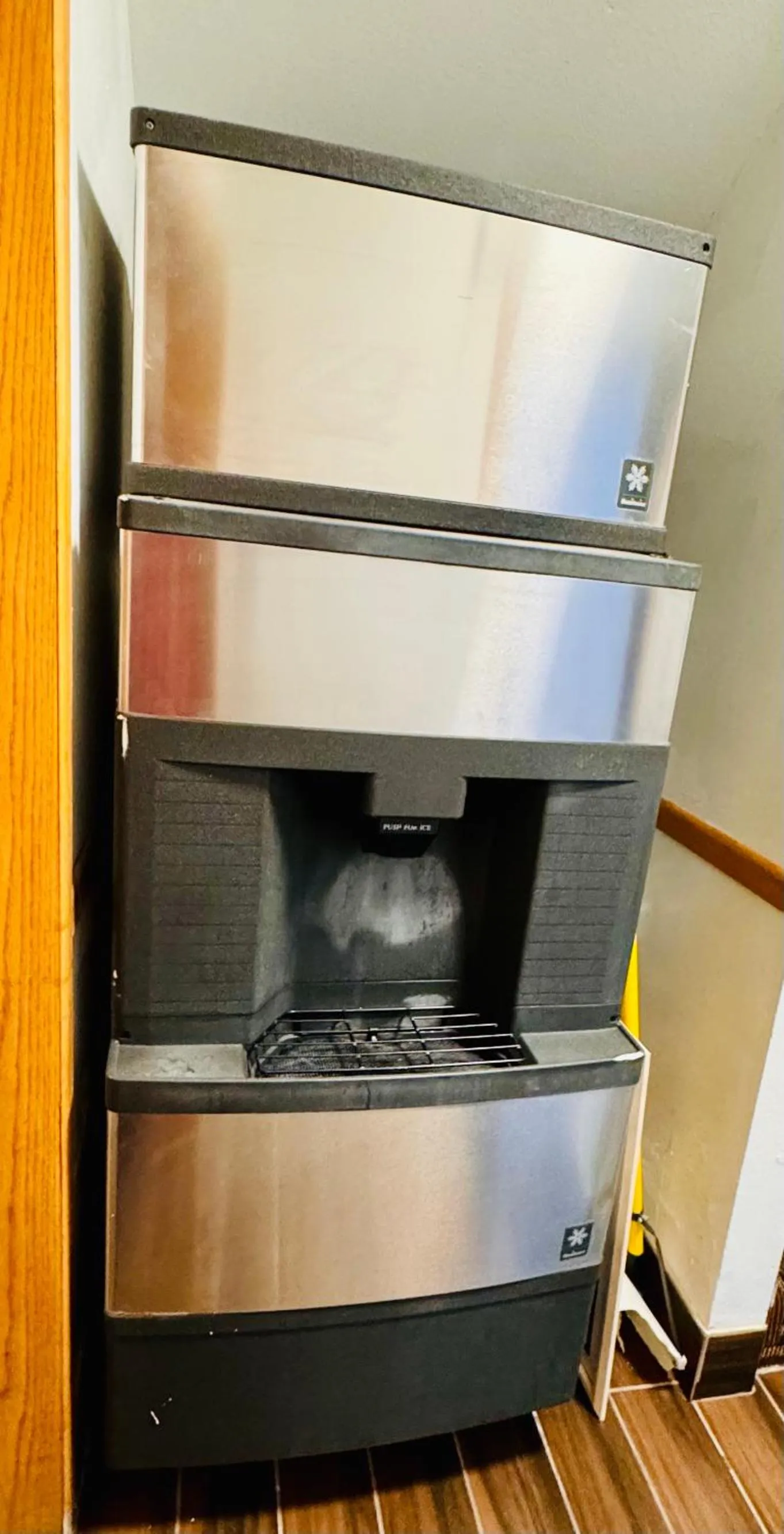 vending machine in Forest City Inn