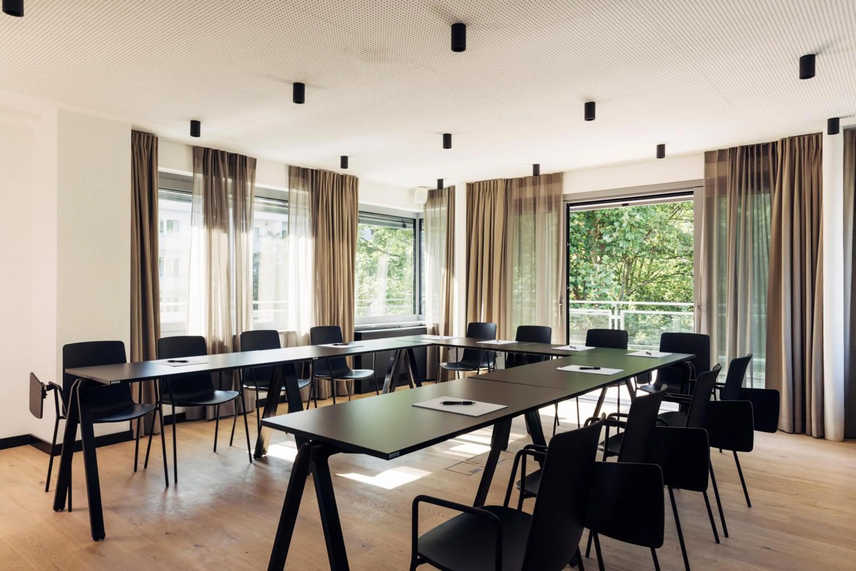 Meeting/conference room in harry's home Berlin-Moabit hotel & apartments
