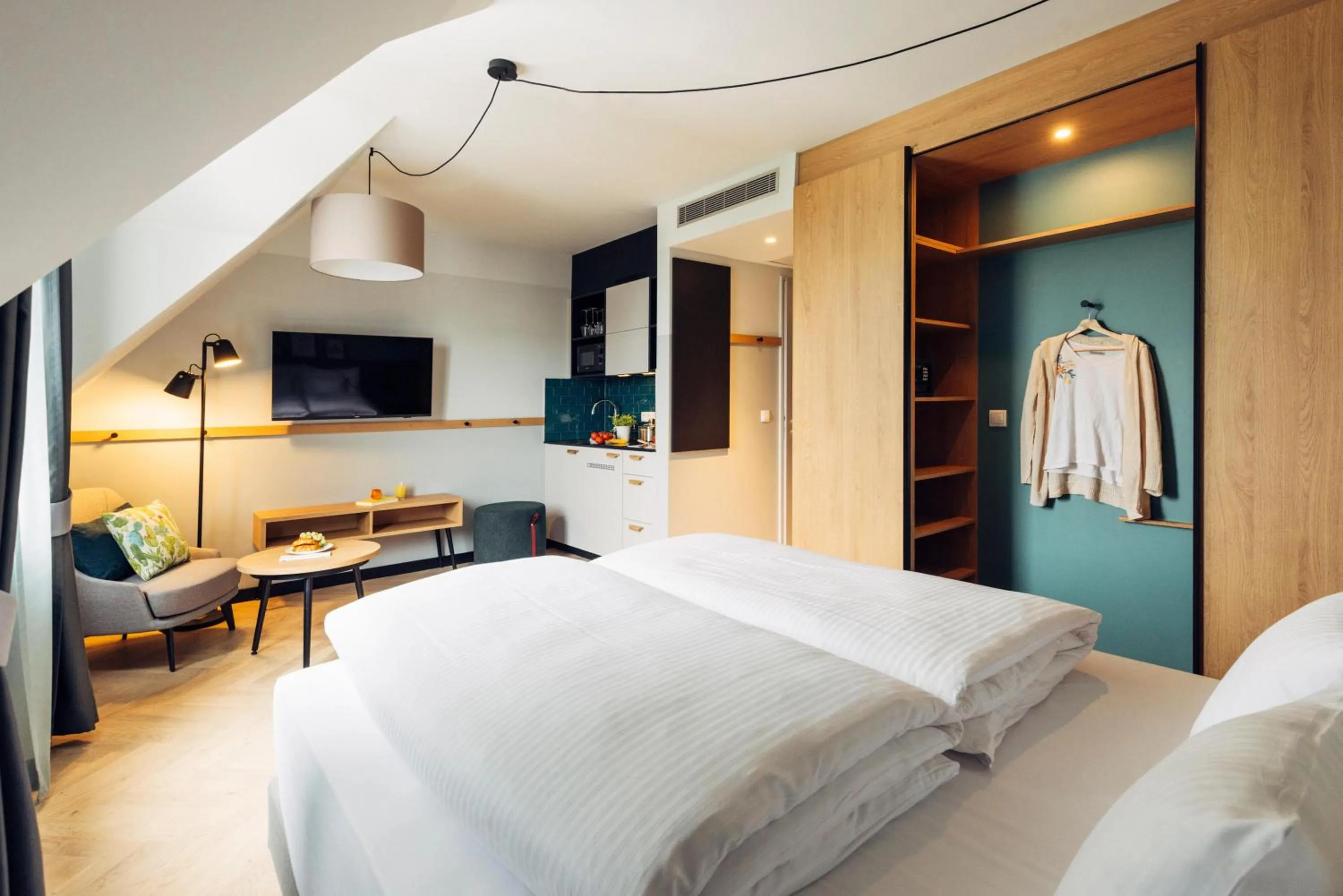 Photo of the whole room, Bed in harry's home Berlin-Moabit hotel & apartments