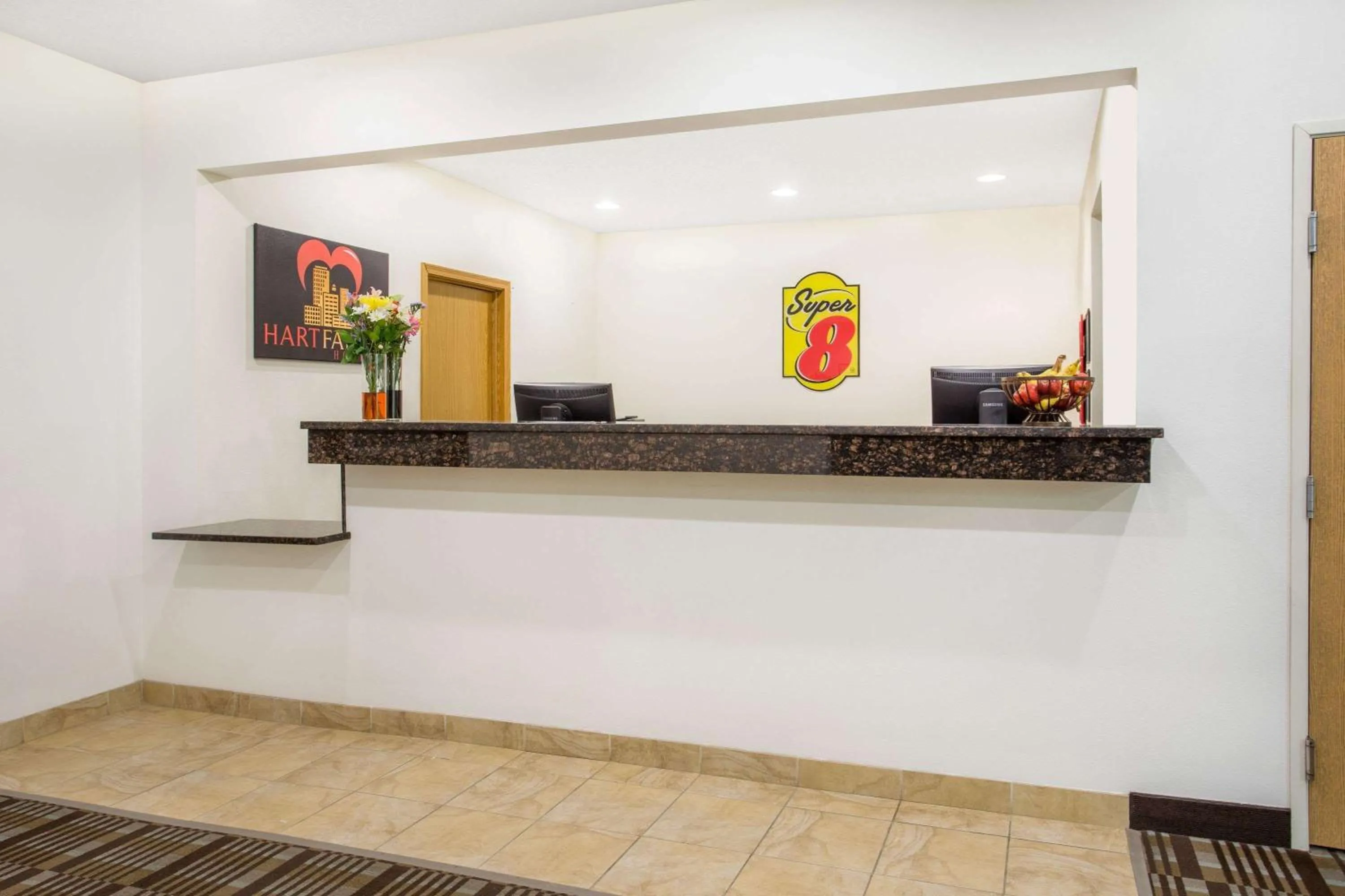Lobby or reception in Super 8 by Wyndham Cedar Falls