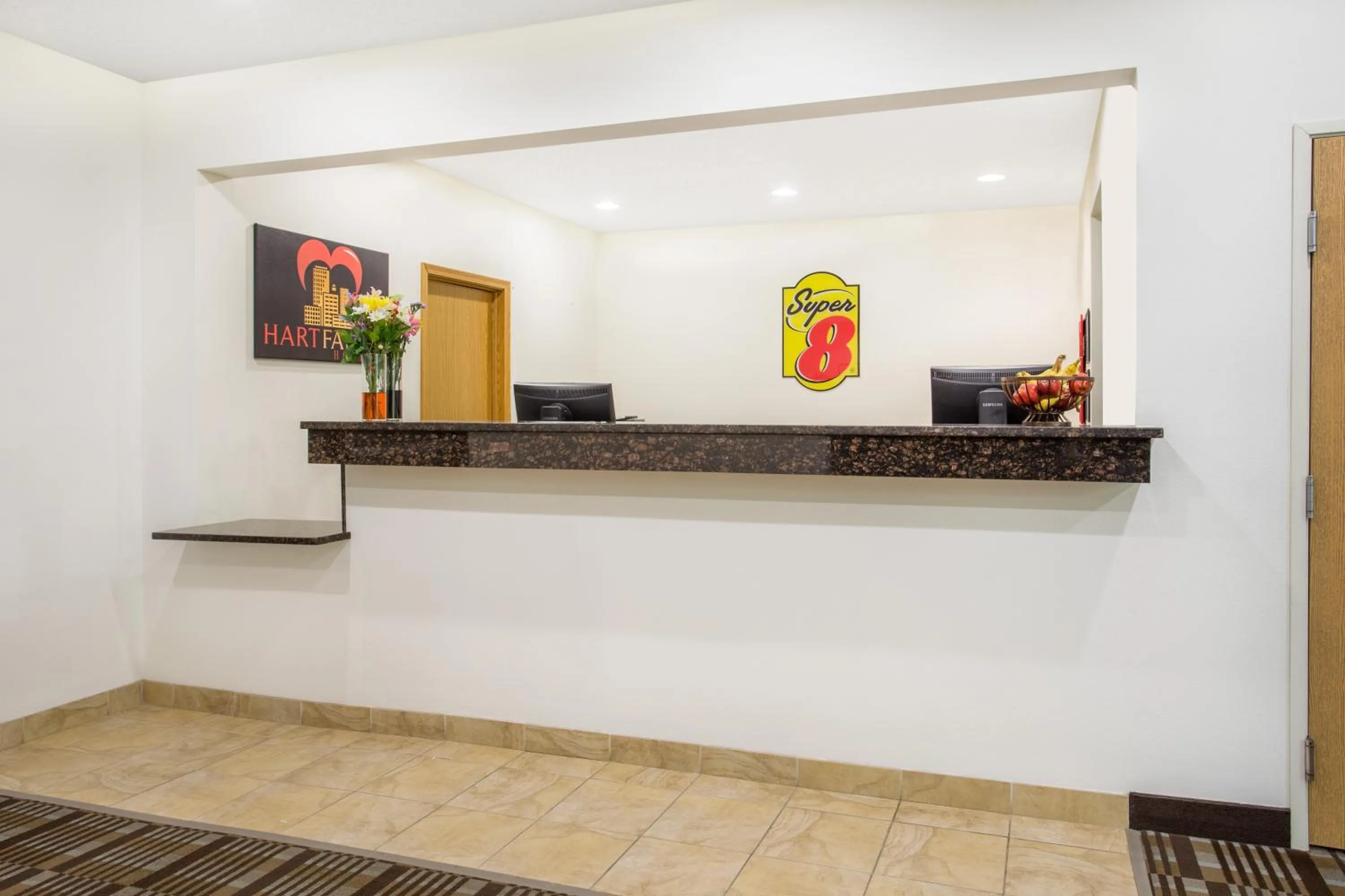Lobby or reception in Super 8 by Wyndham Cedar Falls