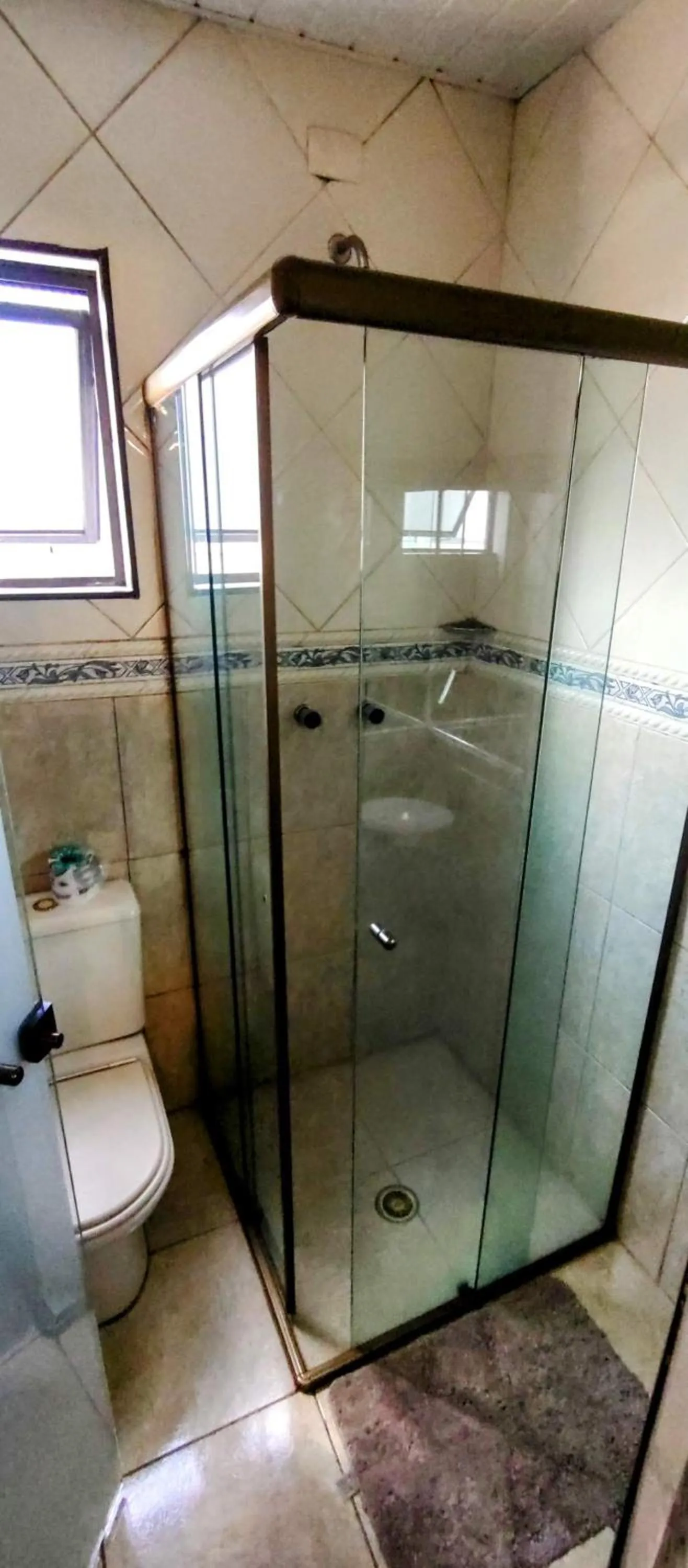 Shower in Aero Plaza Hotel