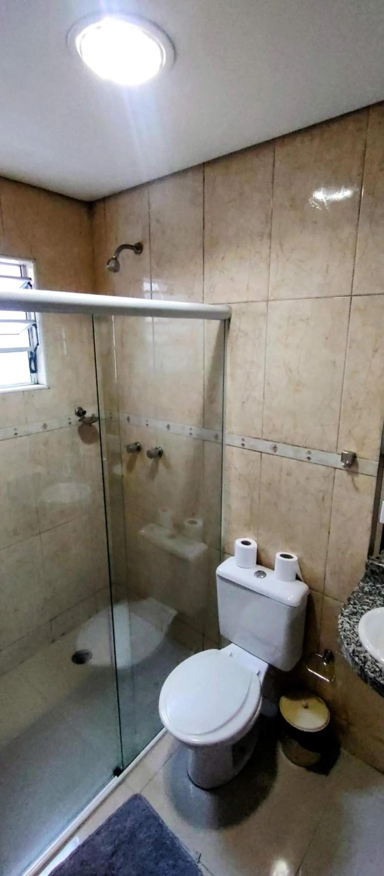 Shower in Aero Plaza Hotel