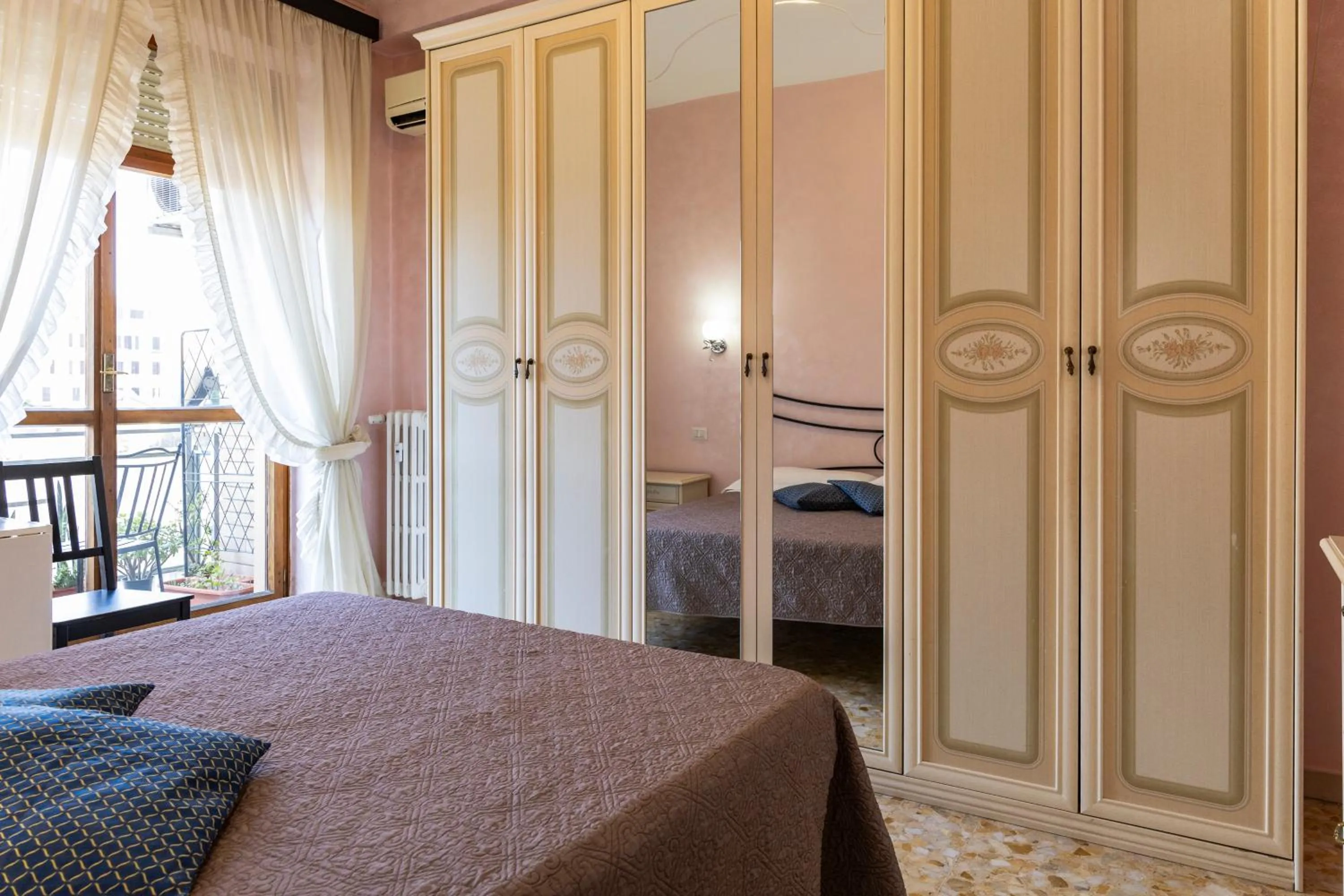 Bedroom, Bed in Bed and Breakfast La Stazione Del Vaticano