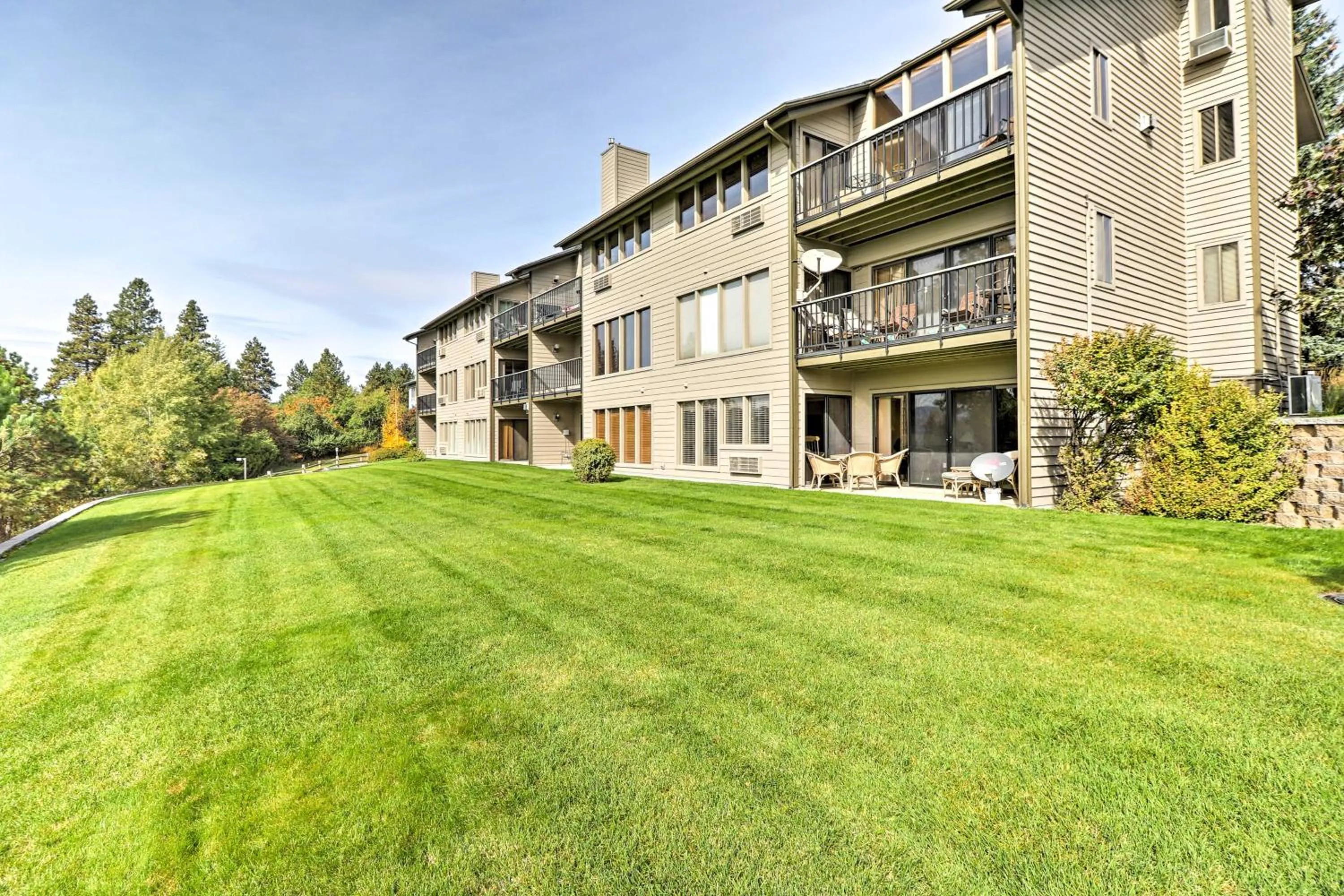 Expansive Bigfork Resort Retreat on Flathead Lake!