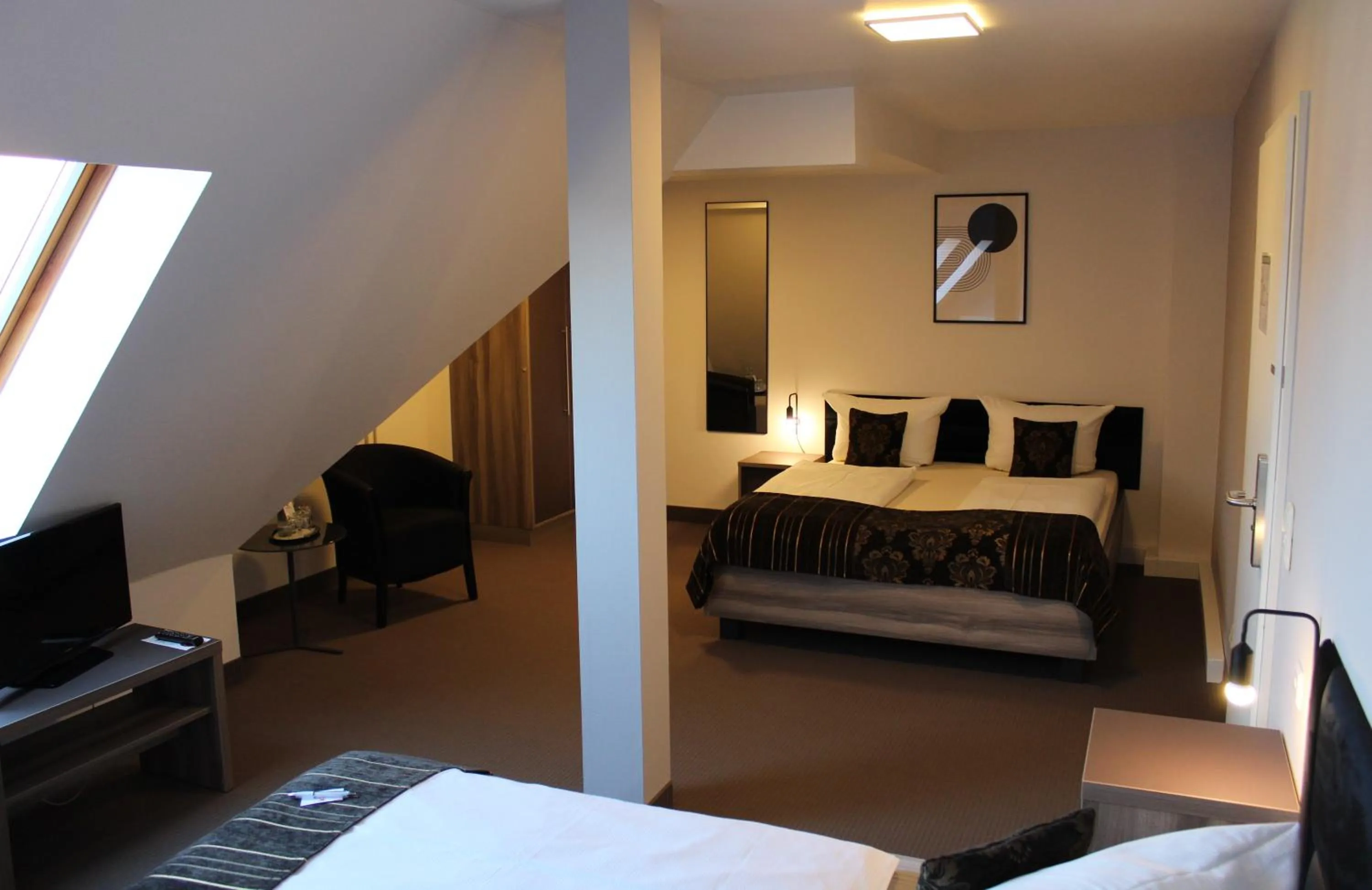 Photo of the whole room, Bed in Konsumhotel Dorotheenhof Weimar