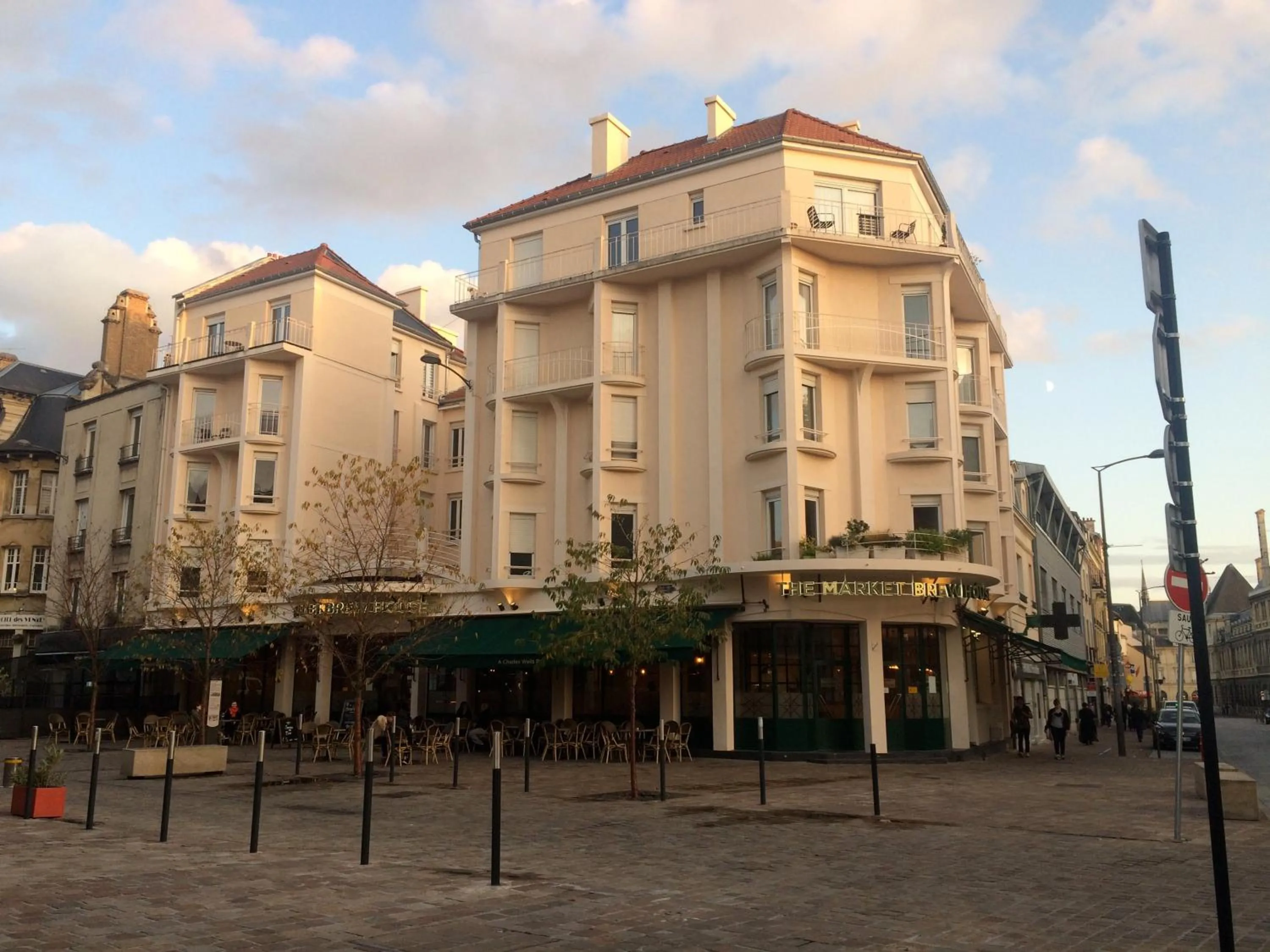 Property building in LE NID DES HALLES, au cœur du Boulingrin