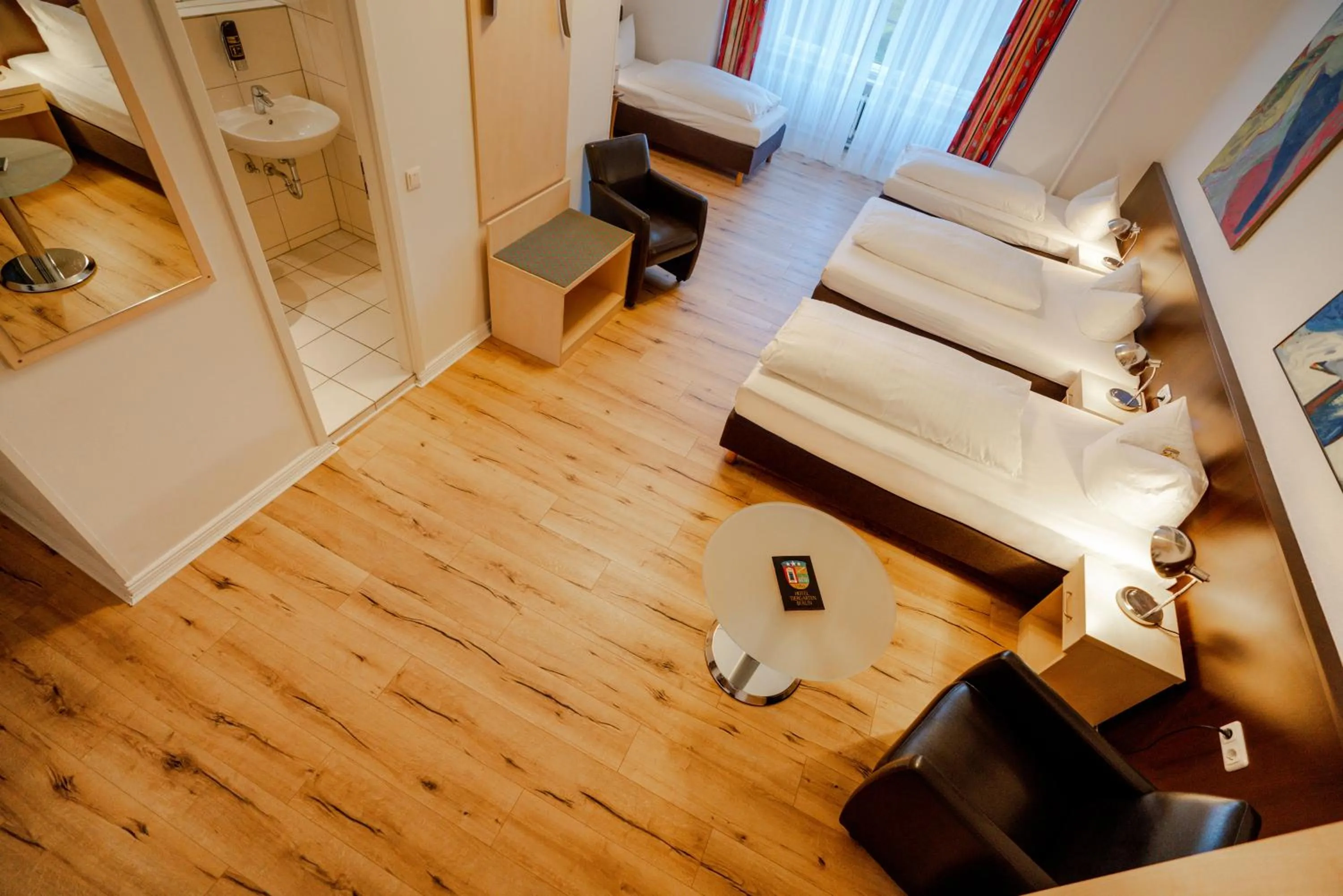 Living room, Bed in Hotel Tiergarten Berlin