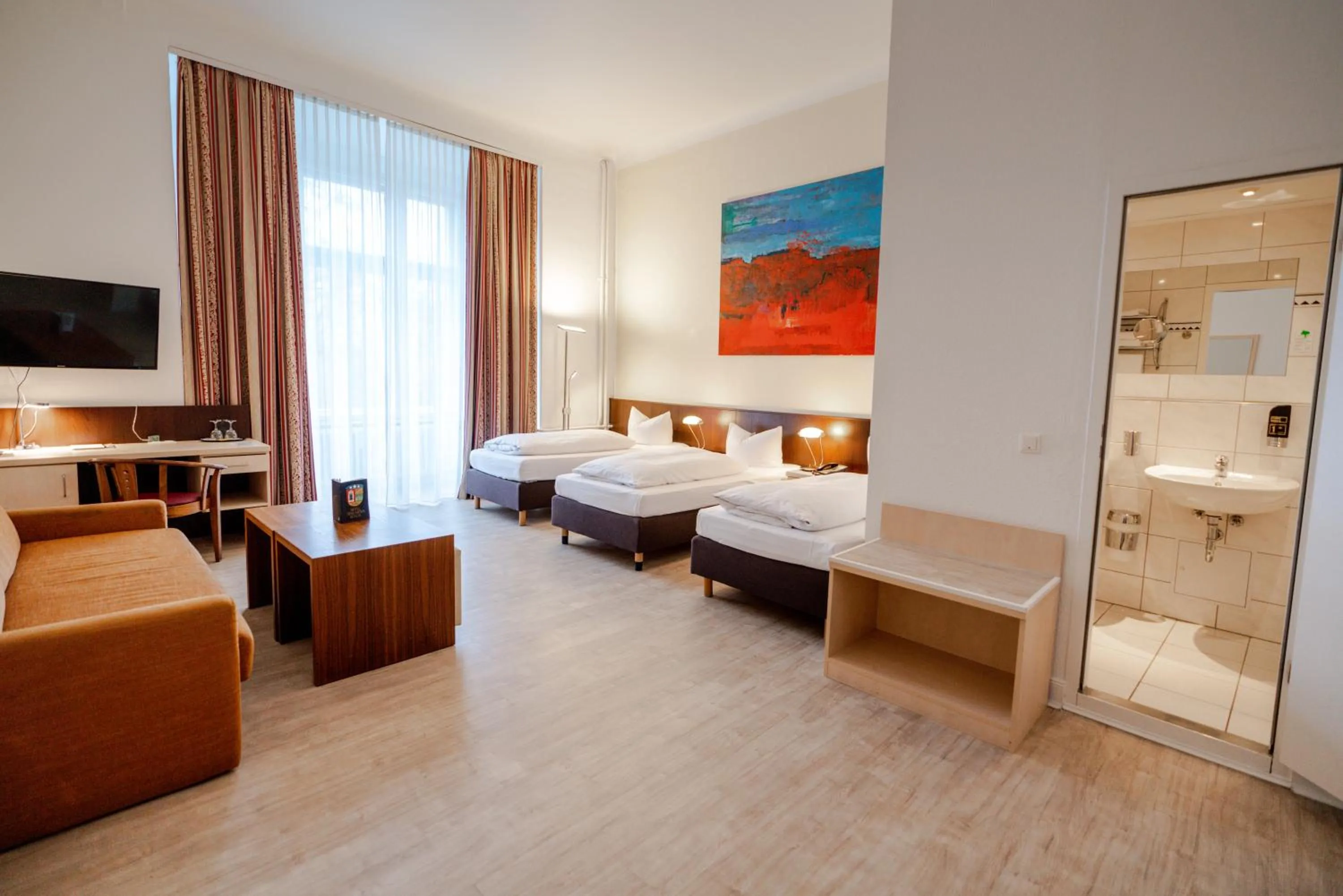 Photo of the whole room, Bed in Hotel Tiergarten Berlin
