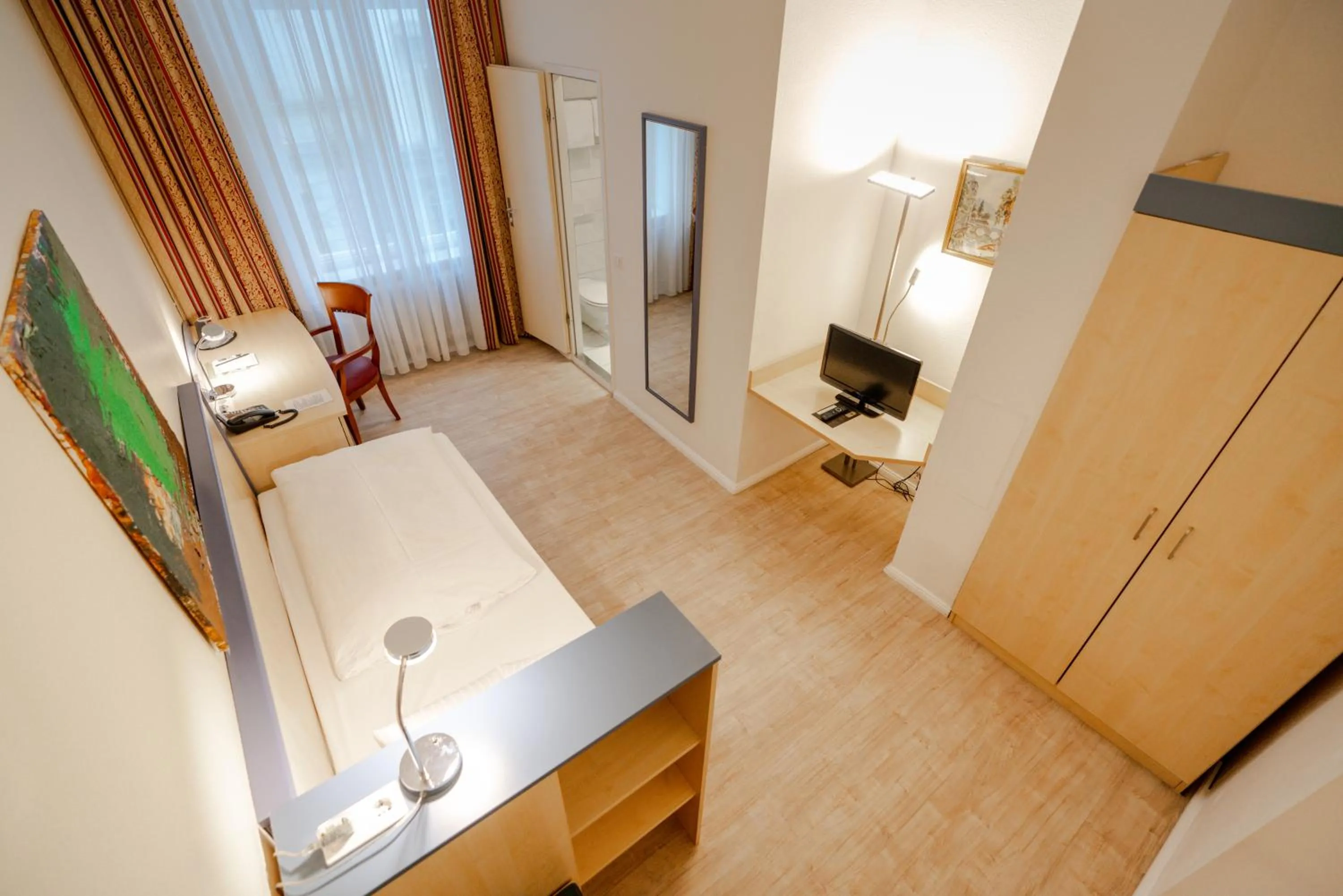 Photo of the whole room, Bed in Hotel Tiergarten Berlin