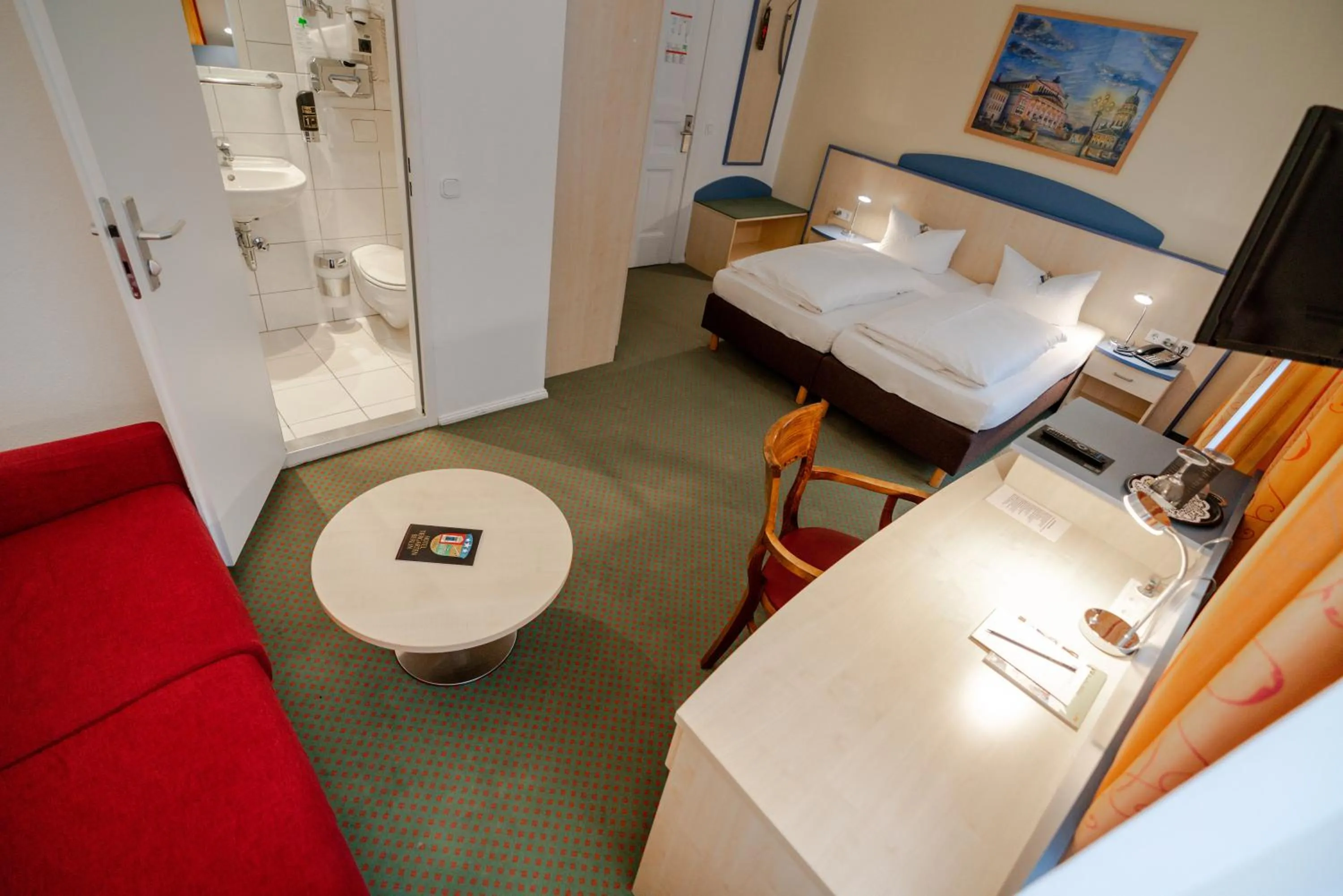 Photo of the whole room, Bed in Hotel Tiergarten Berlin