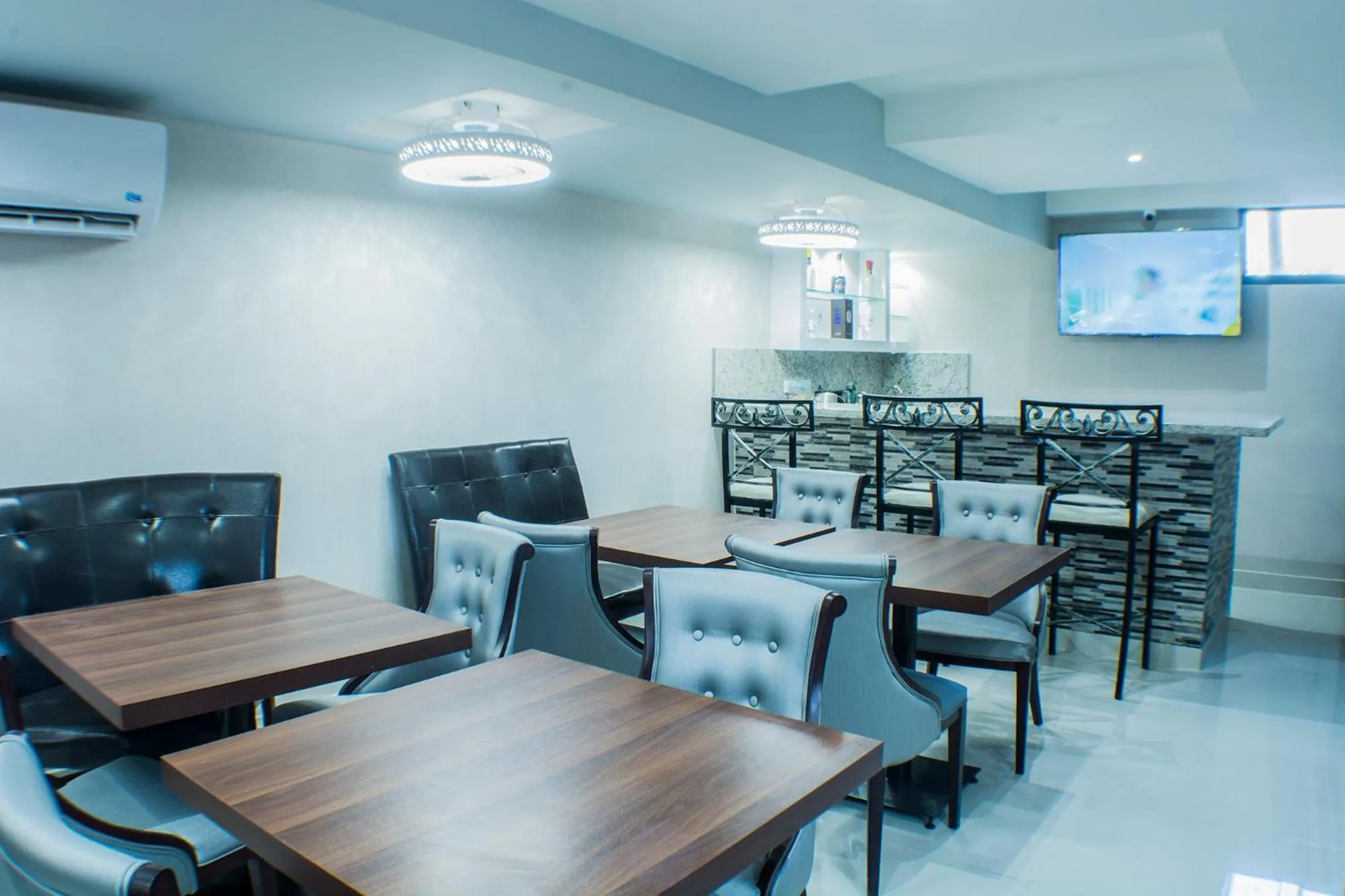 Restaurant/places to eat in Malecon Premium Rooms & Hotel