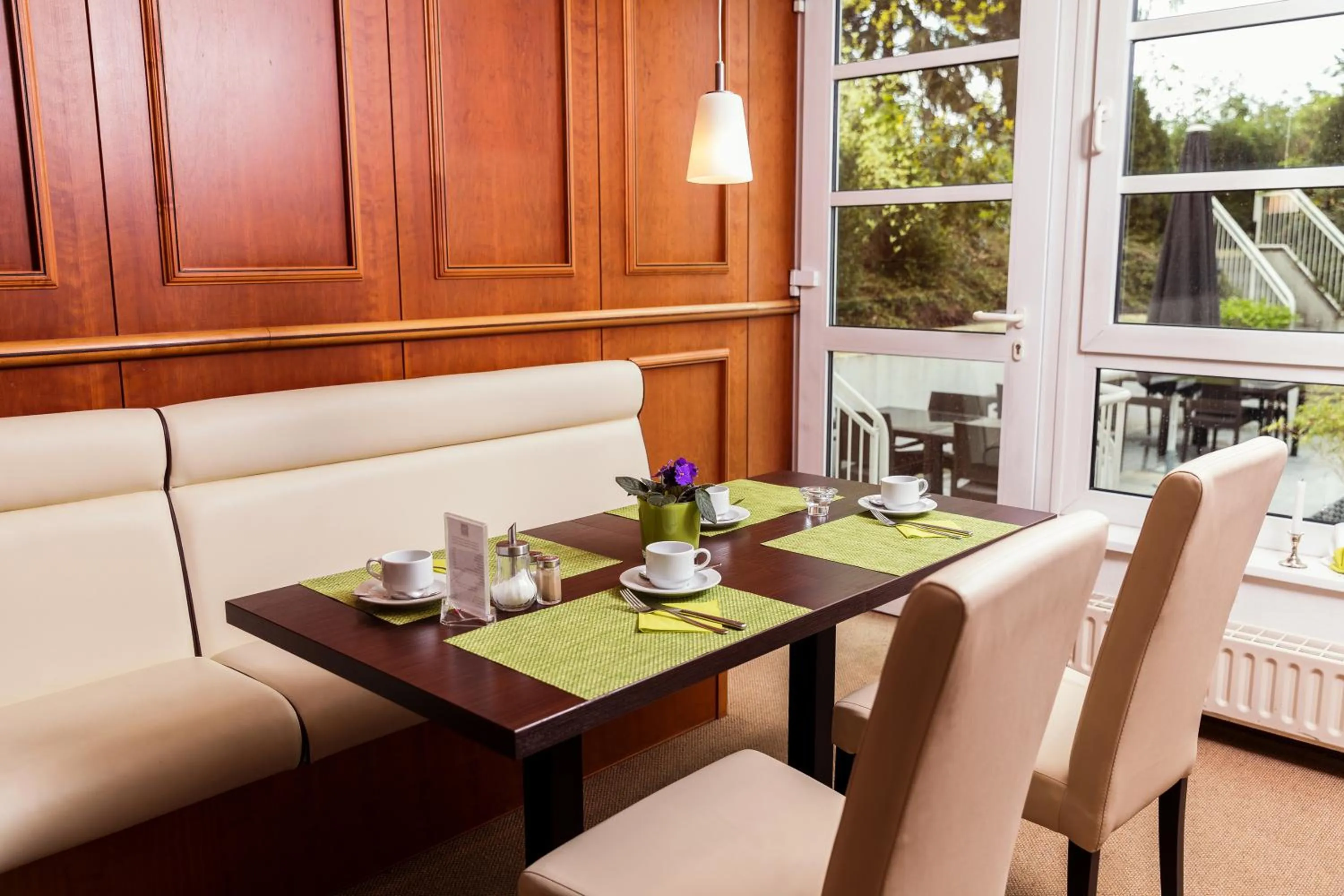 Restaurant/places to eat in SensCity Hotel Berlin Spandau